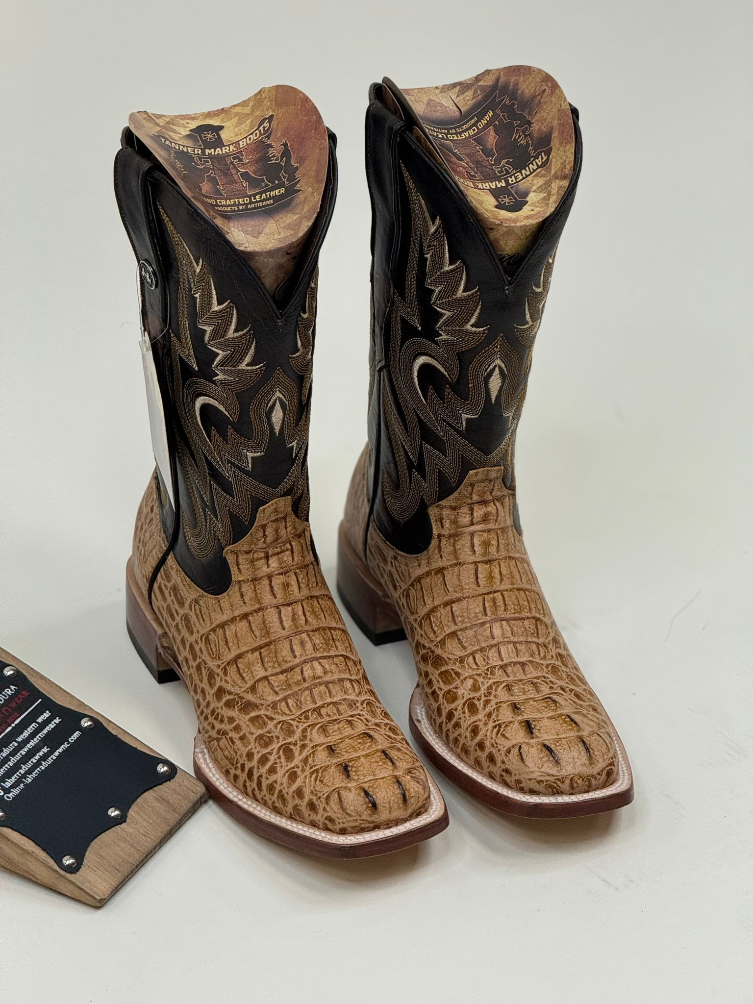 TANNER MARK BOOT PRINT CAIMAN HONEY