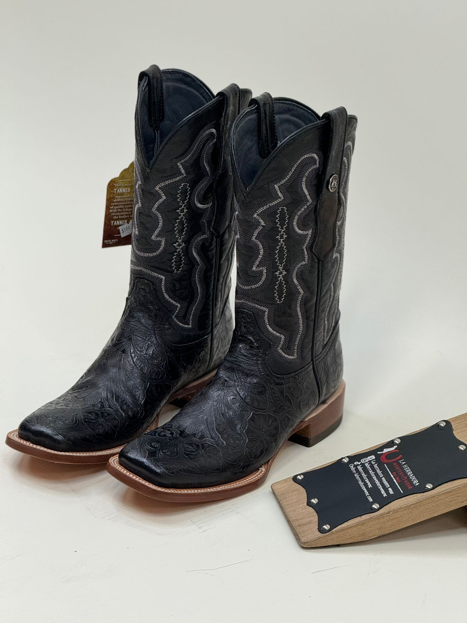 TANNER MARK BOOT HAND TOOLED BLACK