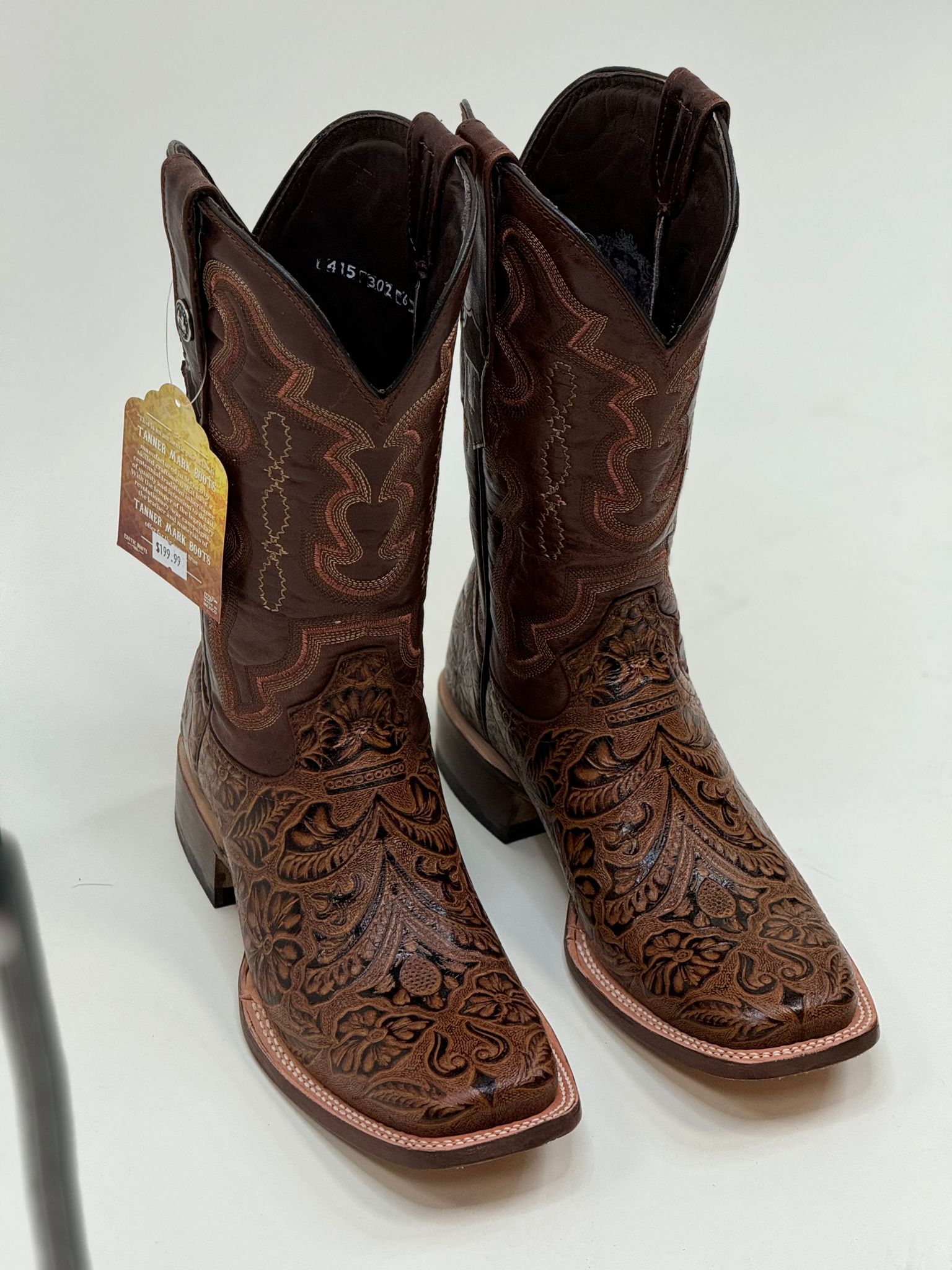 TANNER MARK MEN BOOT HAND TOOLED COGNAC