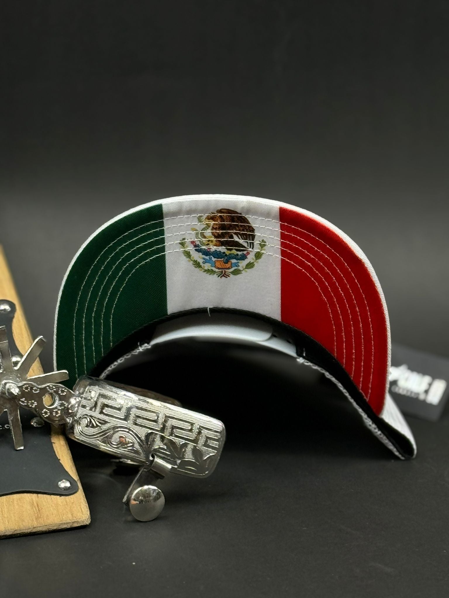 LOST CALF MEXICO COLOR LOGO WHITE CAP