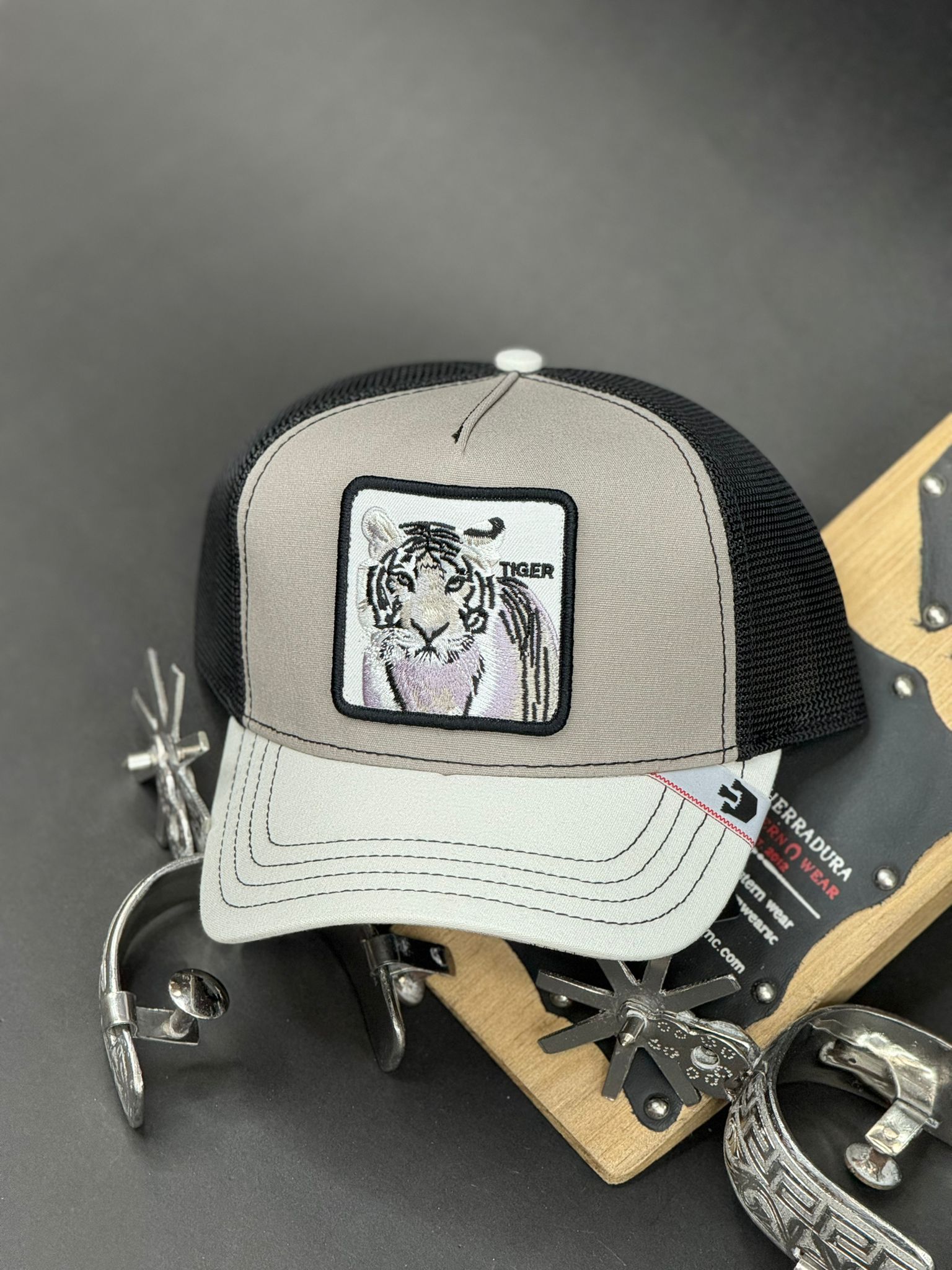 WHITE TIGER GREY CAP