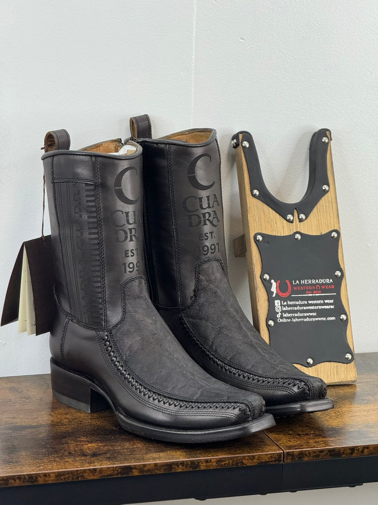 CUADRA SHORT BOOT ELEFANTE DUSTY BLACK LASER & WOVEN NARROW SQUARE TOE