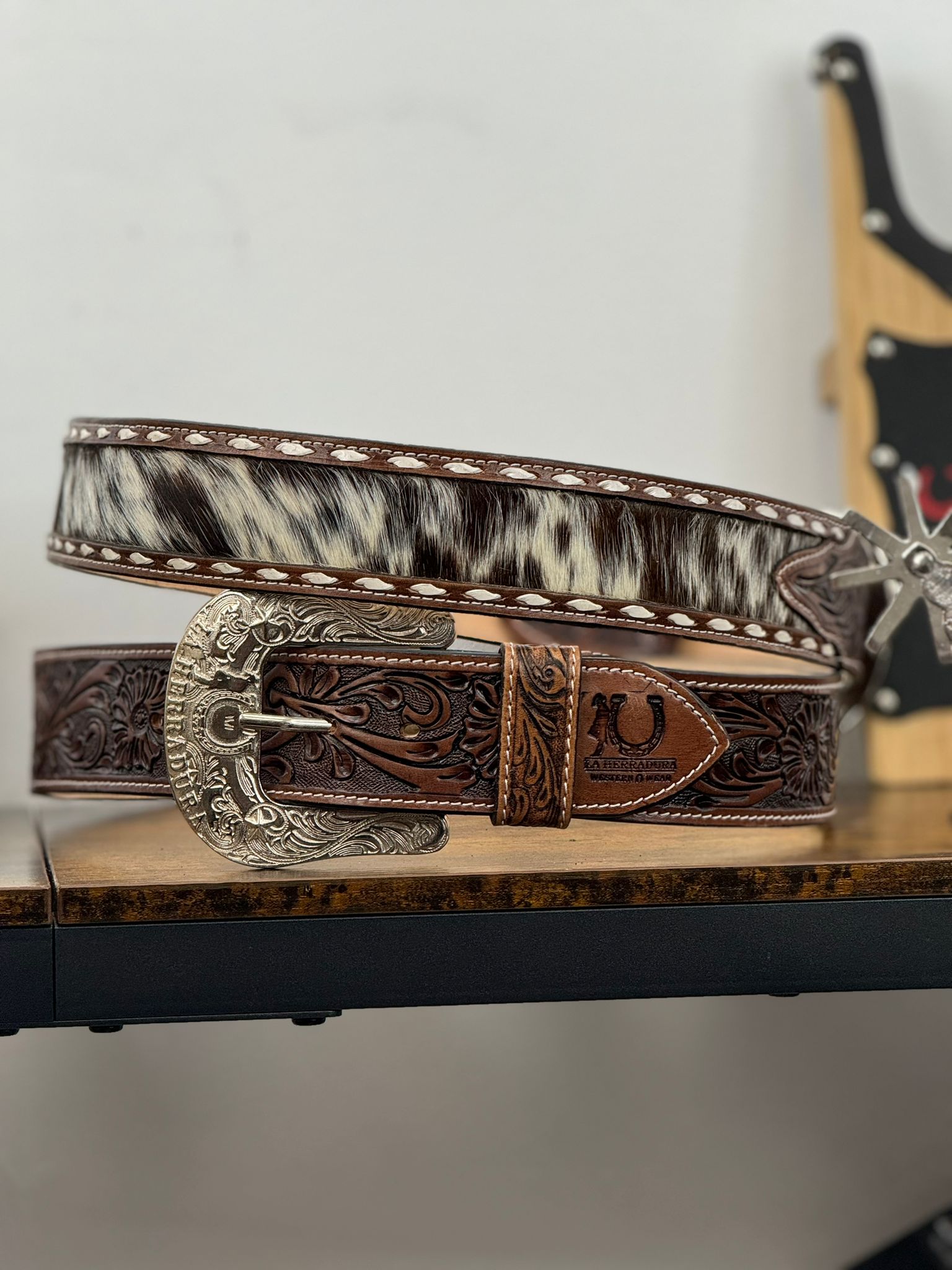 LA HERRADURA BROWN COWHIDE HANDTOOLED 2 INCH BELT