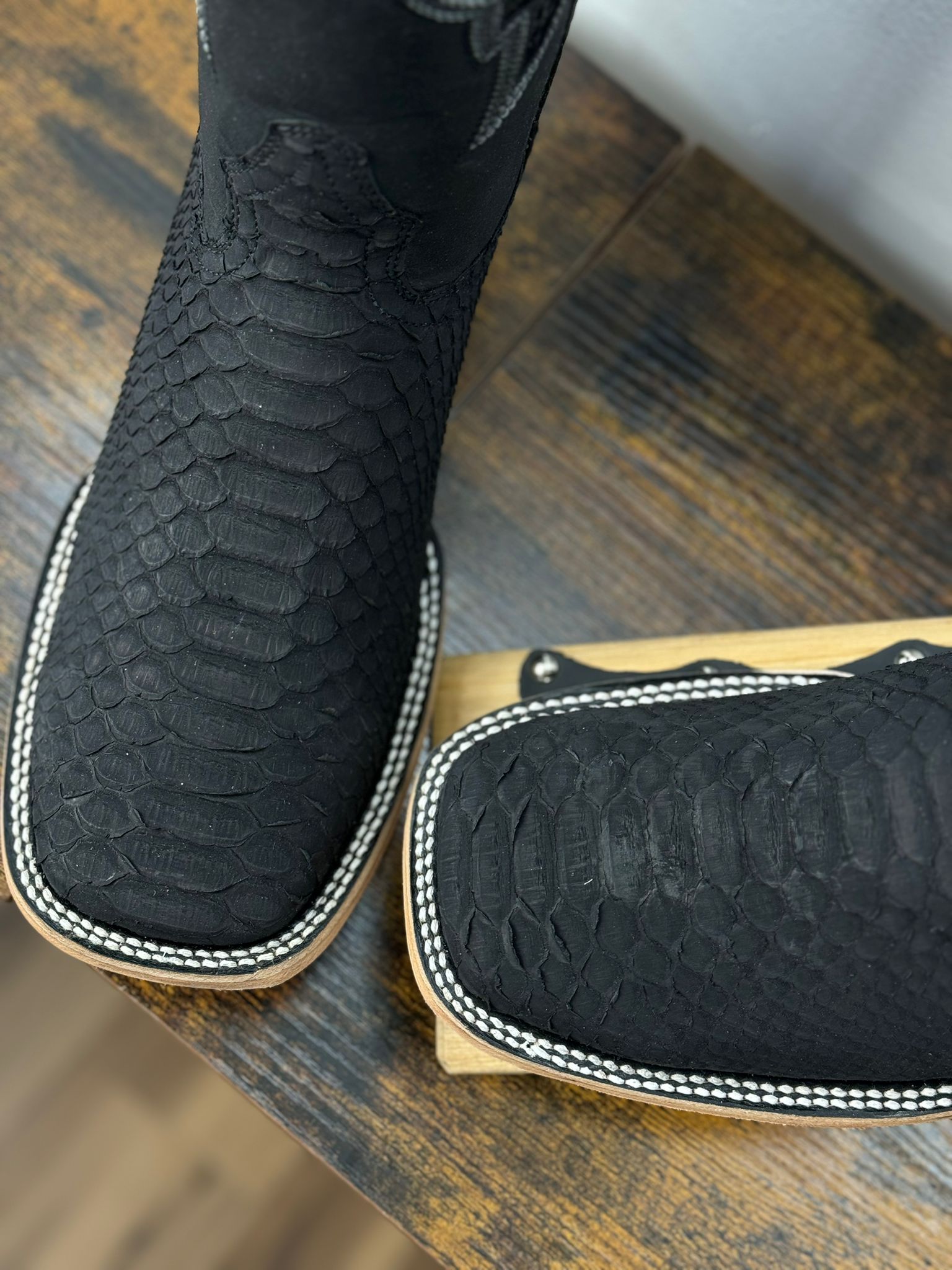 HOMETOWN MEN PYTHON BLACK MATTE SQUARE TOE