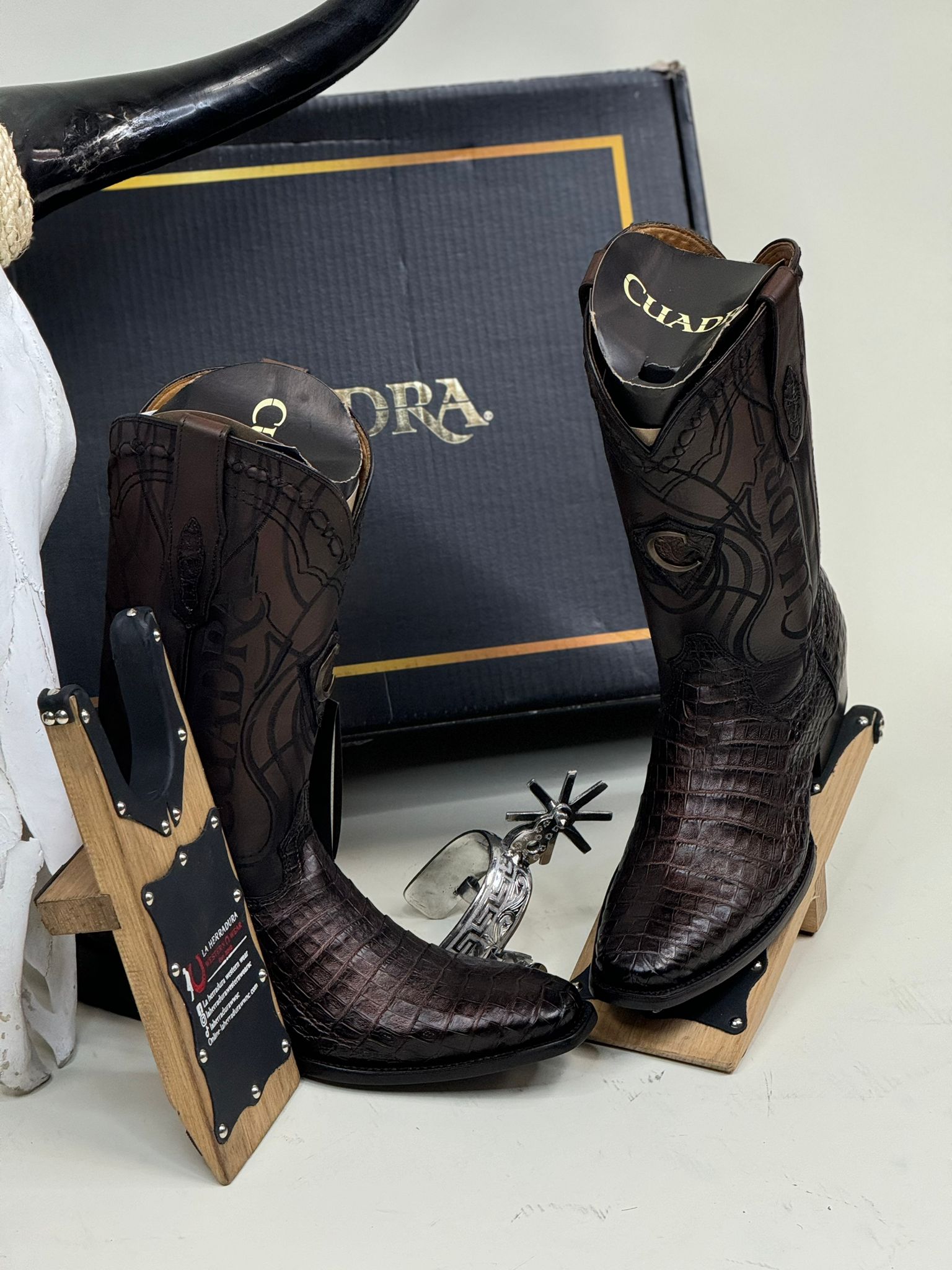 BOTAS CUADRA TEJIDA FUSCUS COLA NEGRO