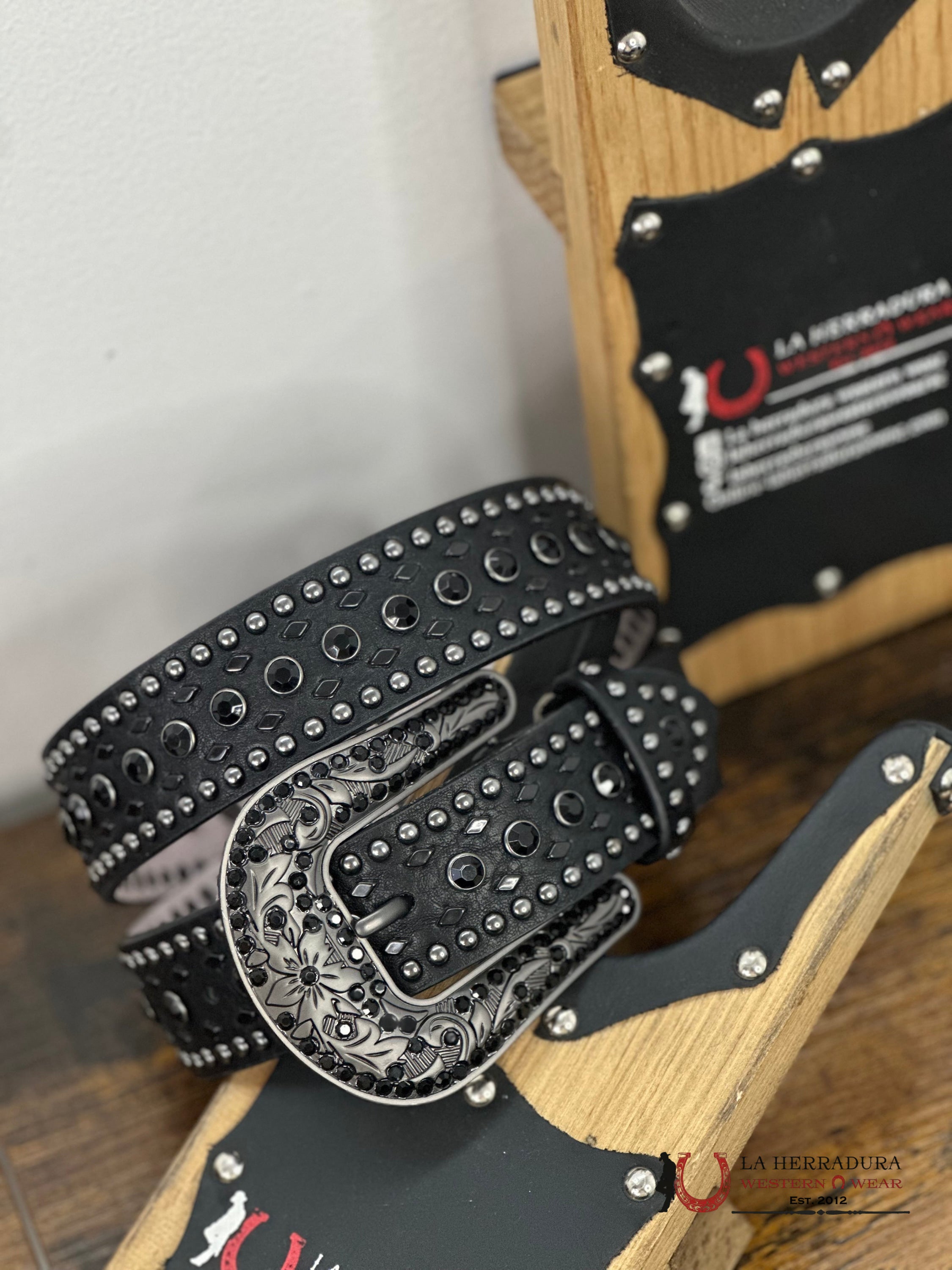 Angel Ranch All Black Embellish Belt Cinturones Mujeres