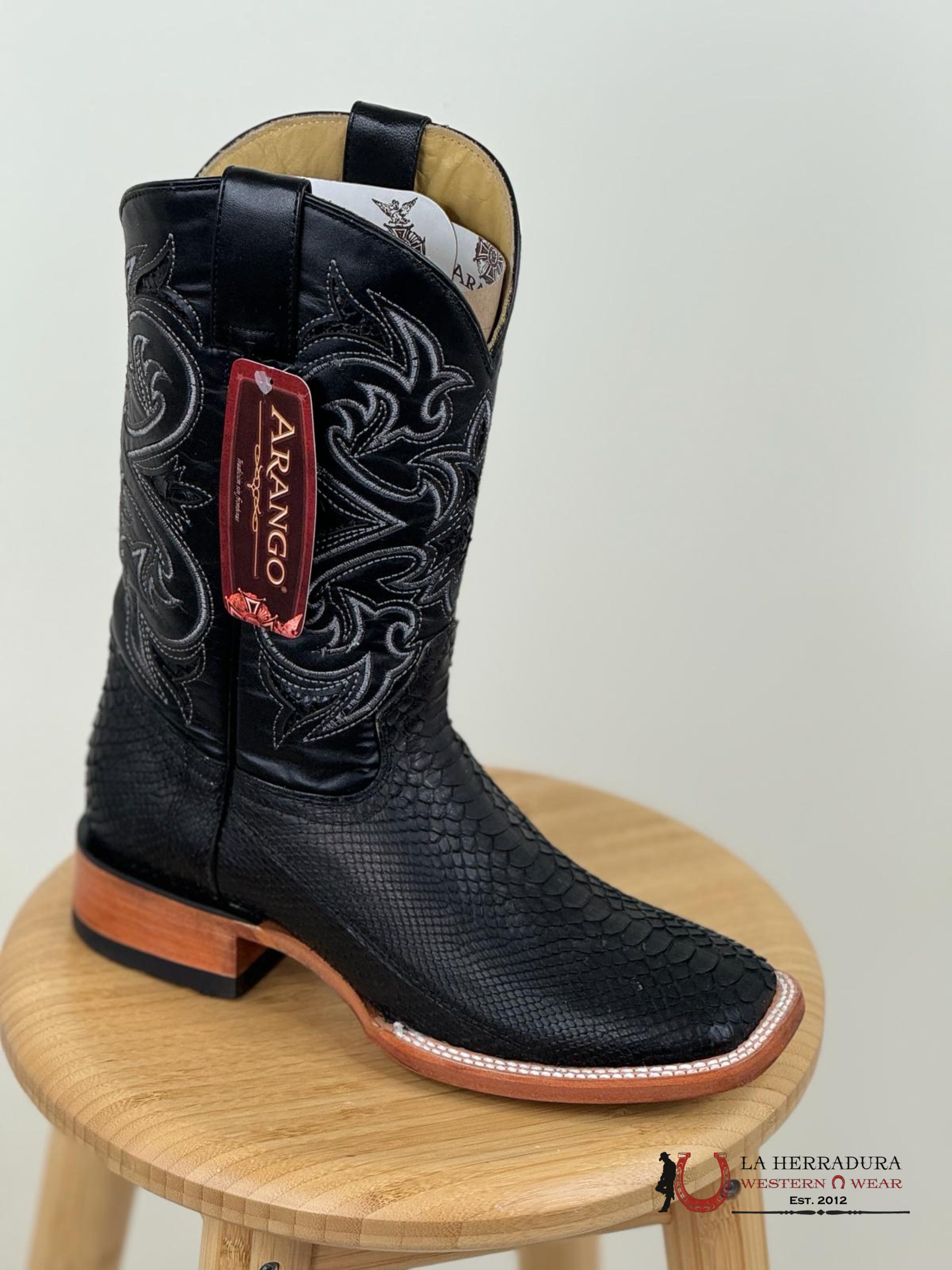 arango-pro-rodeo-exotic-black-
