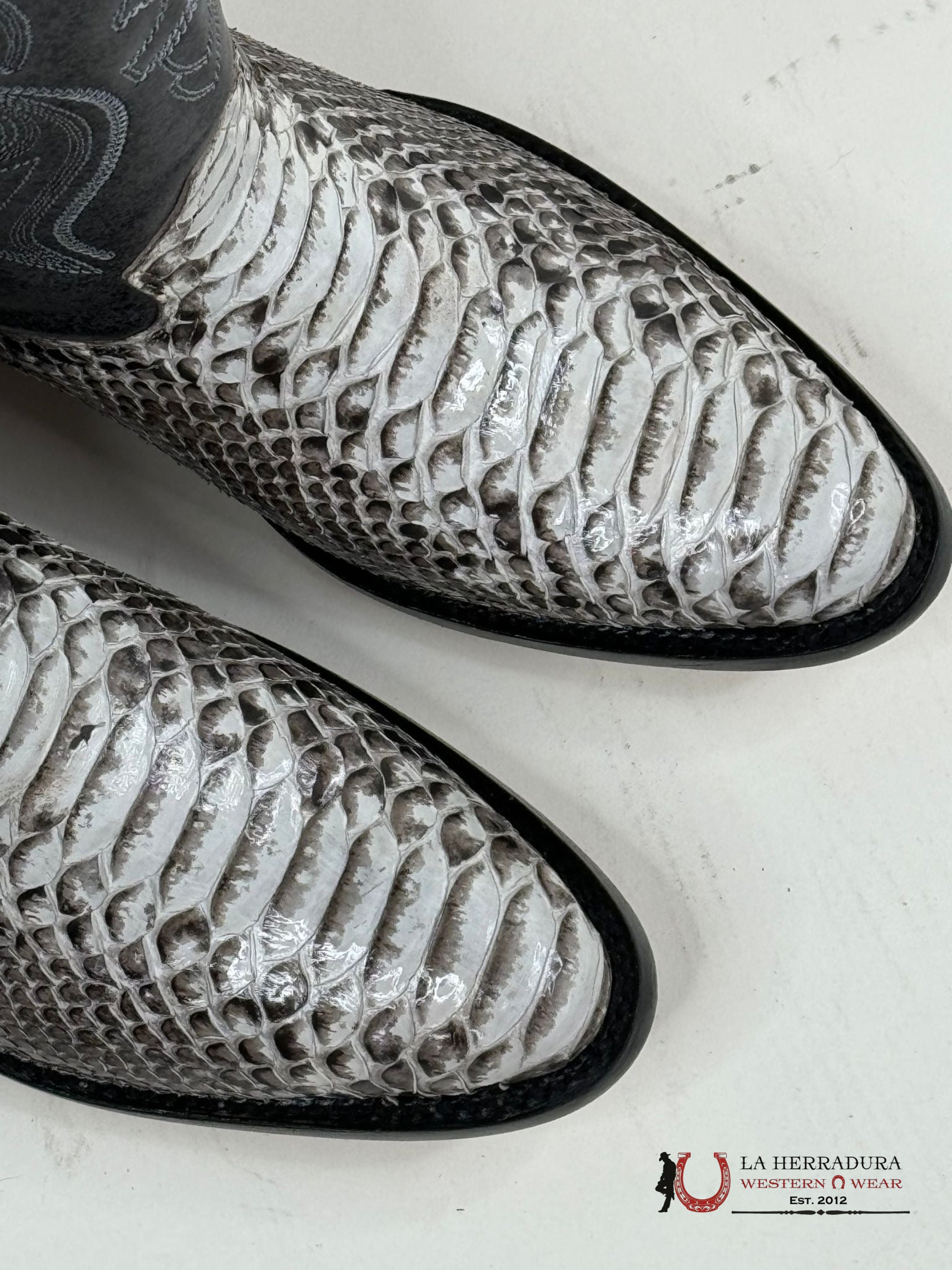 Arango Boots Semi-Oval Exotic Python Natural Botas Hombres