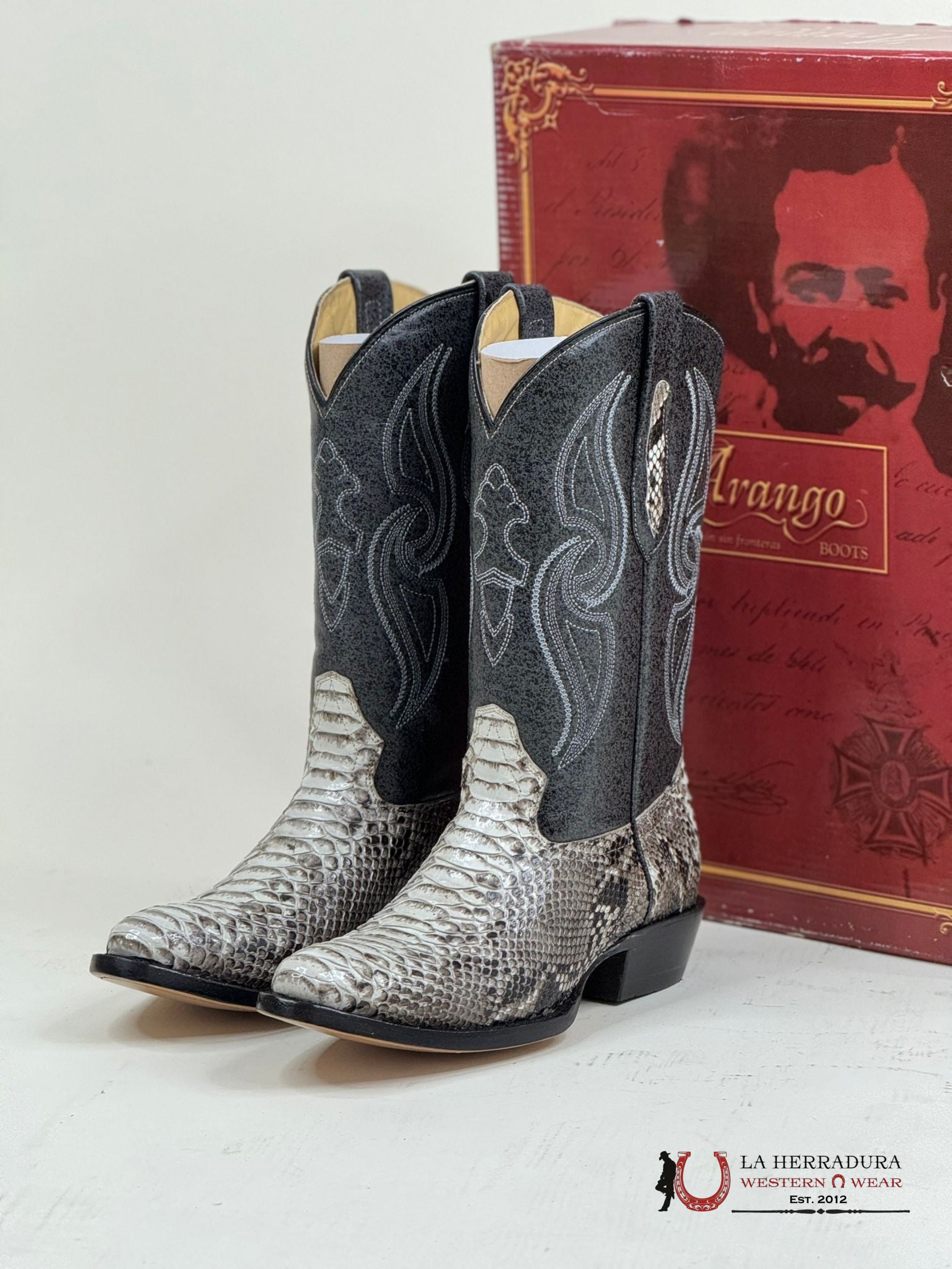 Arango Boots Semi-Oval Exotic Python Natural Botas Hombres
