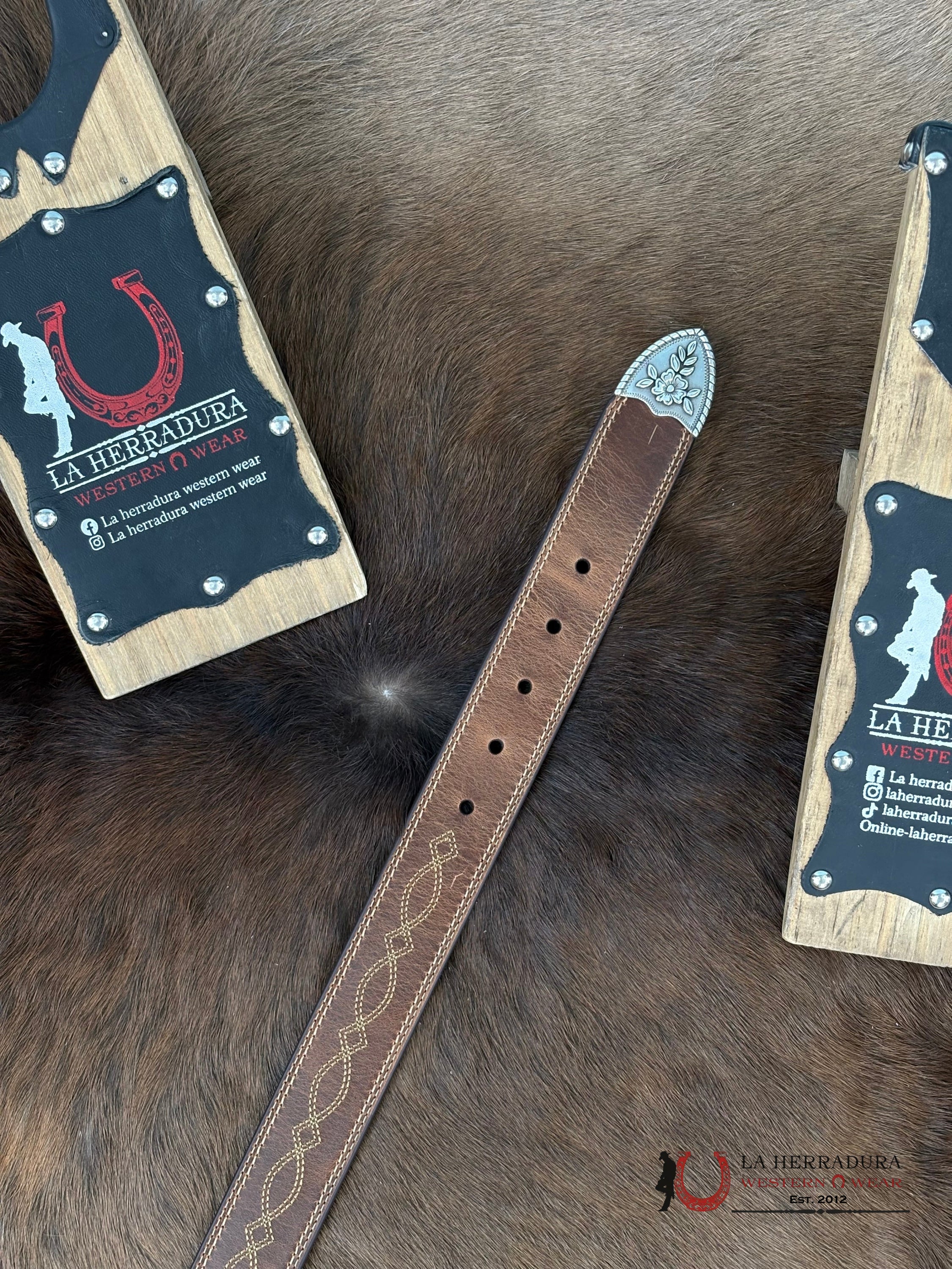 Ariat Belt Brown/ Tan Stitched Silver Buckle Cinturones Mujeres