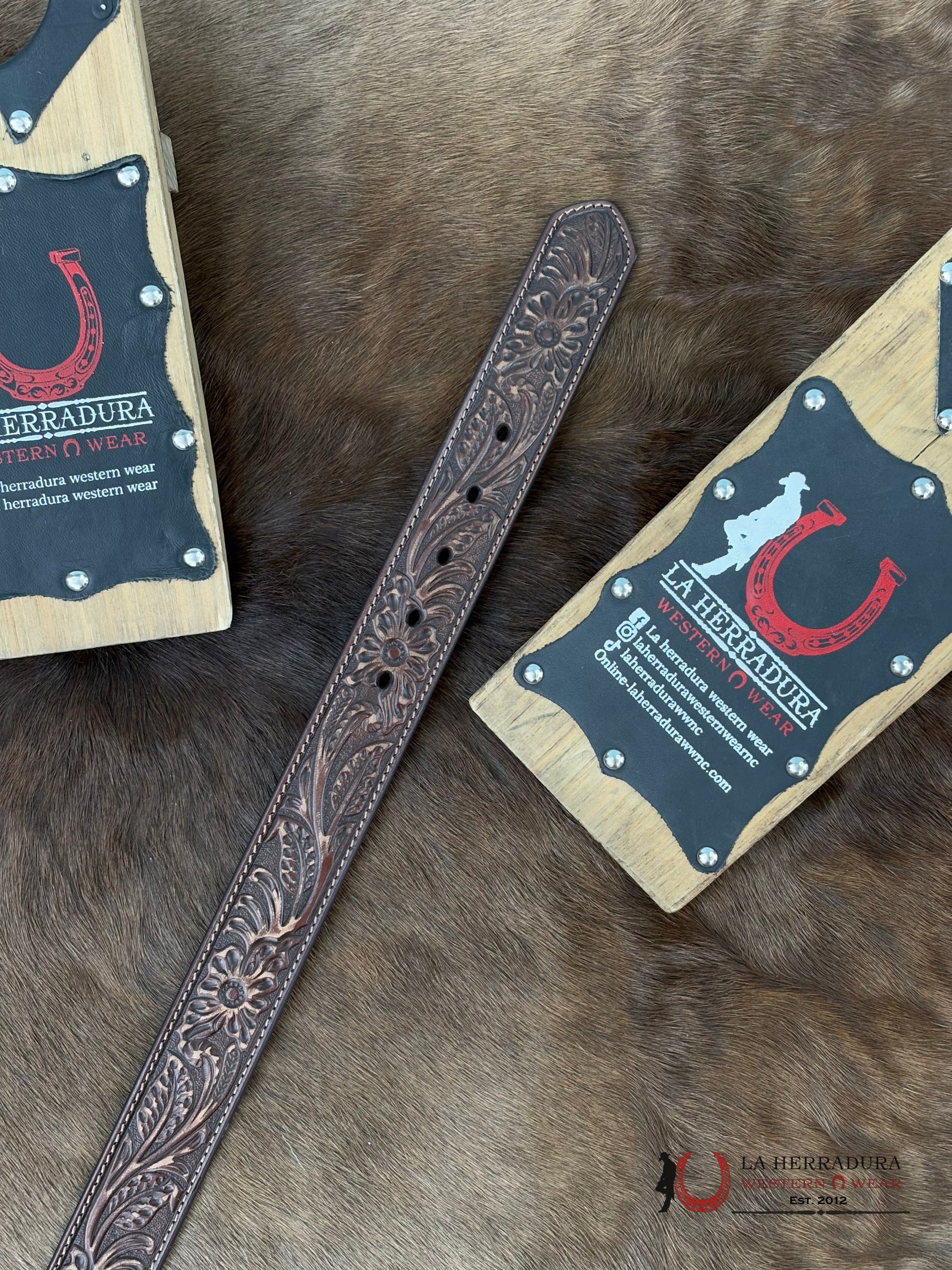 Ariat Briwn Floral Emborded Jewl Buckle Belt Cinturones Mujeres