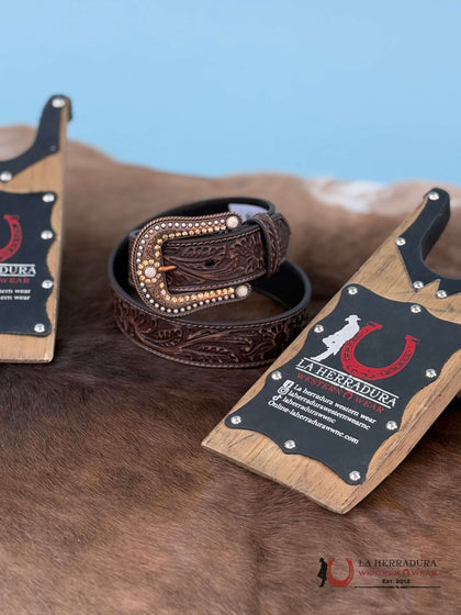 CINTURÓN ARIAT CON HEBILLA DE JOYAS BORDADO FLORAL CHOCOLATE A1567702