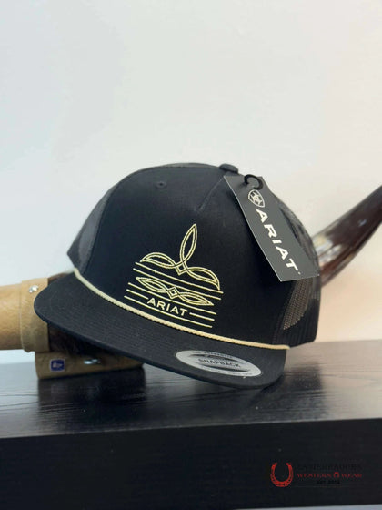 GORRA ARIAT NEGRA CON PUNTADAS CANELA