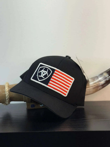 GORRA ARIAT NEGRA CON COLORES DE LA BANDERA ESTADOUNIDENSE