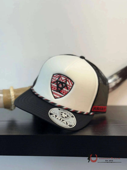 GORRA ARIAT NEGRA CON ROJO