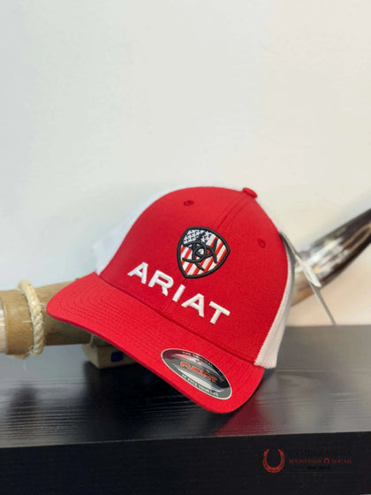 GORRA ARIAT ROJA CON BANDERA AMERICANA COLOR