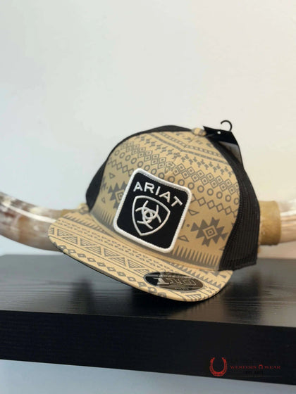 GORRA ARIAT COLOR CANELA Y NEGRO