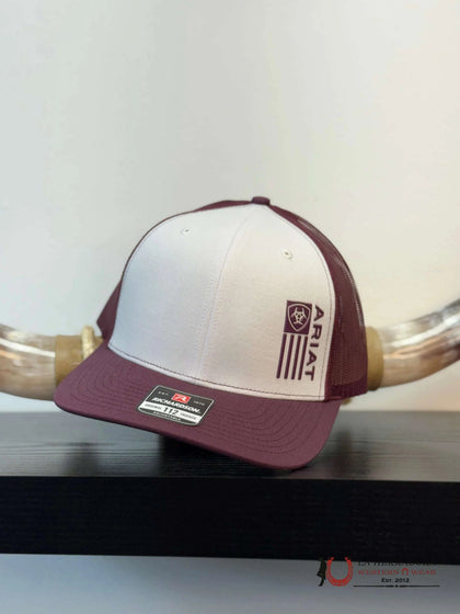GORRA ARIAT BLANCA Y BORGOÑA