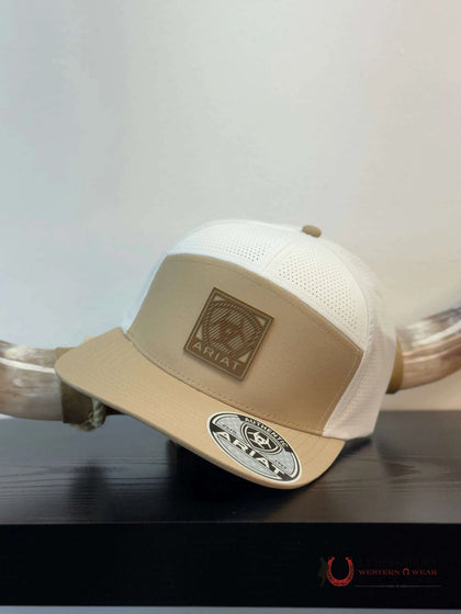 GORRA ARIAT BLANCA Y CANELA