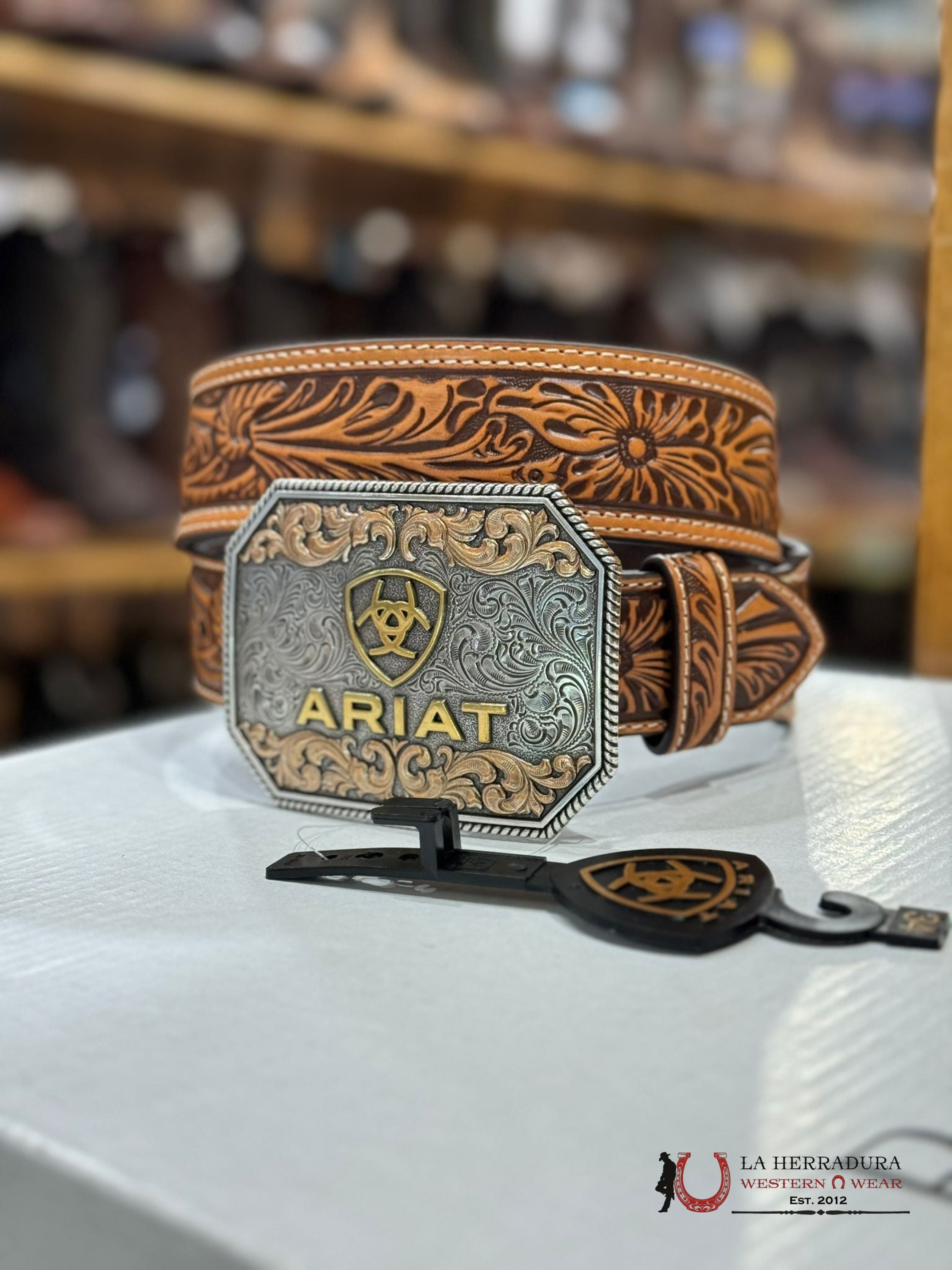 Ariat Hand Tooled Honey Belt & Buckle Cinturones Hombres