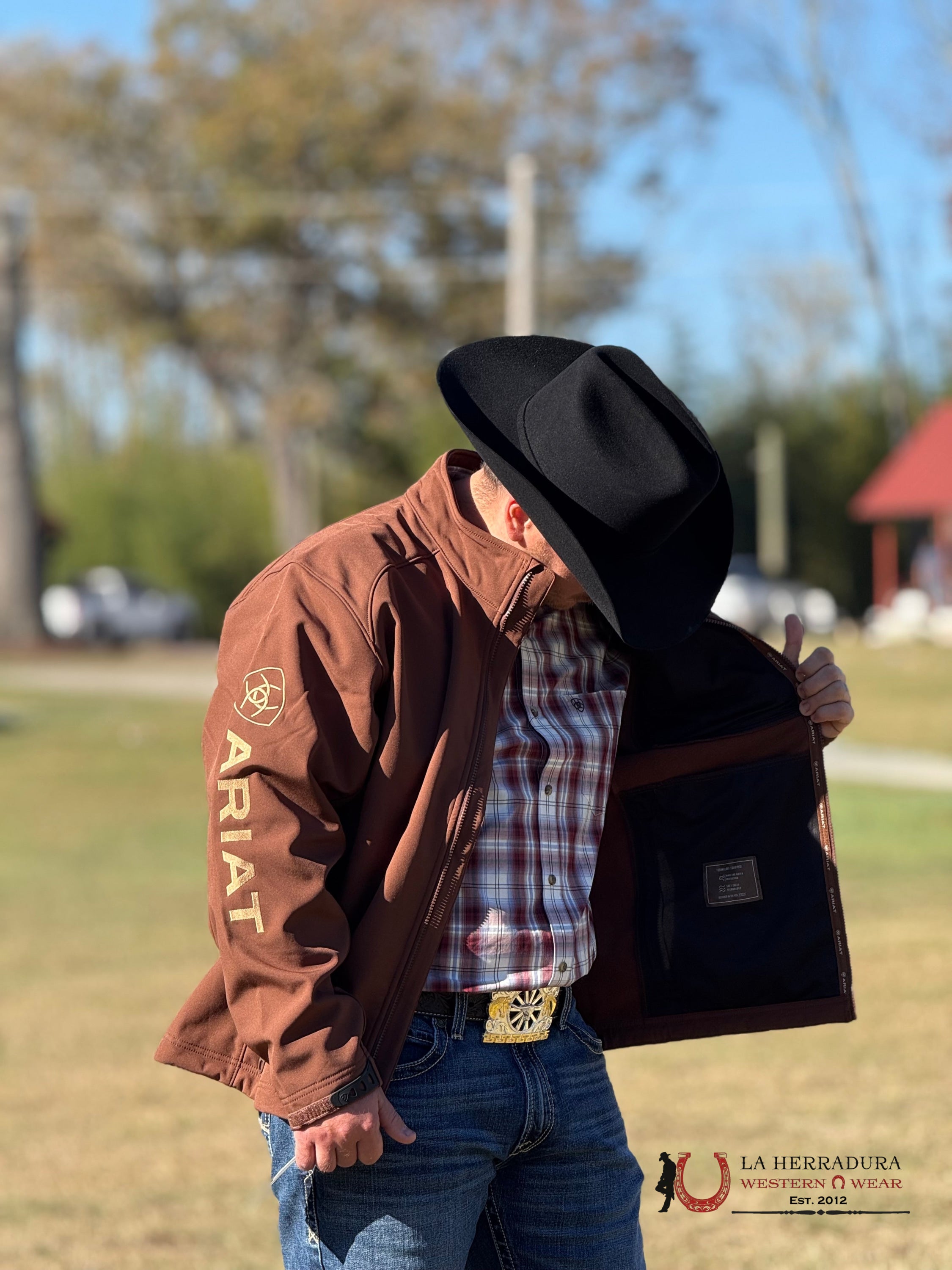 Ariat Jacket Logo 2.0 Softsehll Potting Soil- 8156 Ropa Hombres