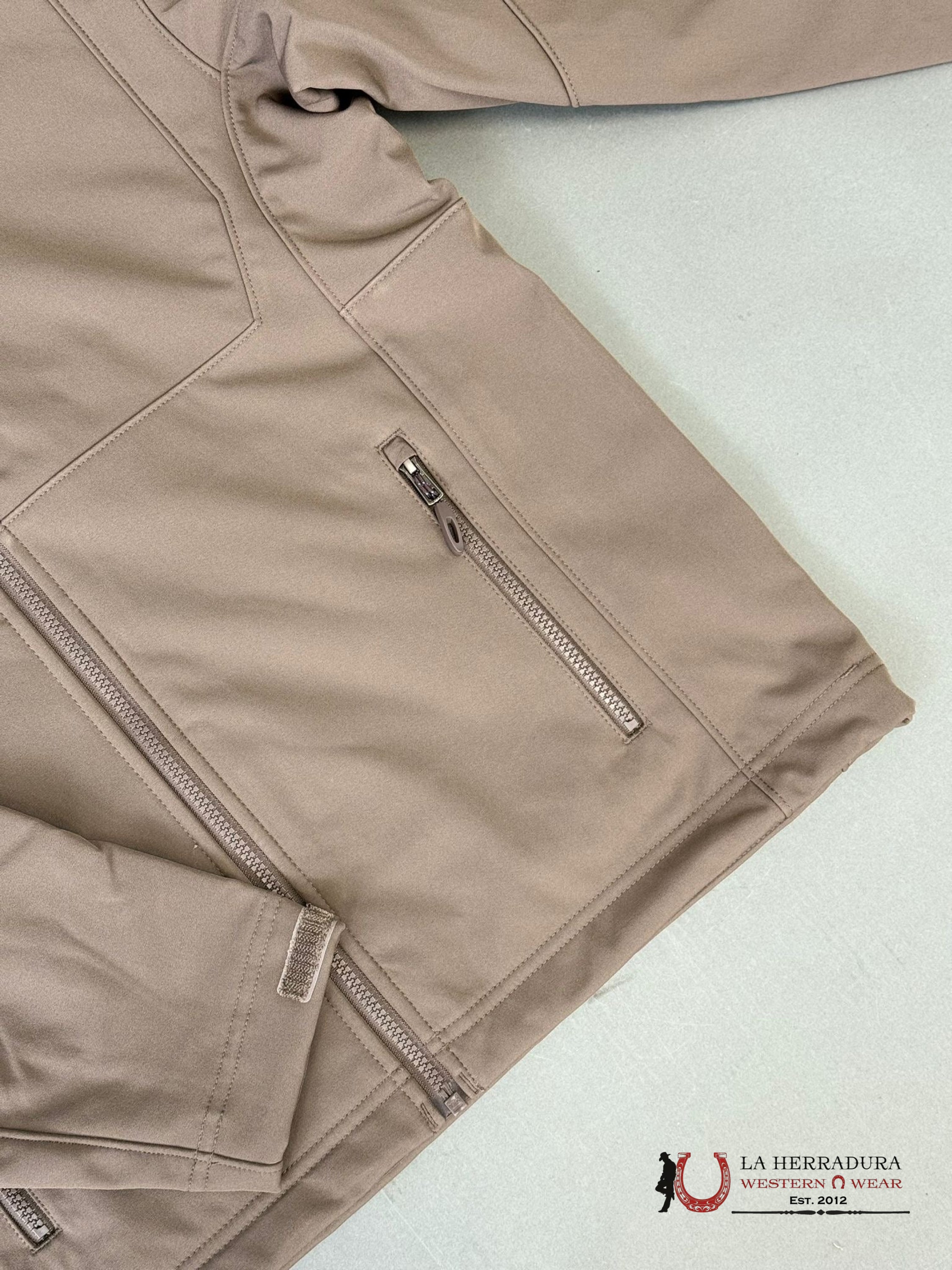 Ariat Jacket Logo 2.0 Softshell Banyan Bark Ropa Hombres