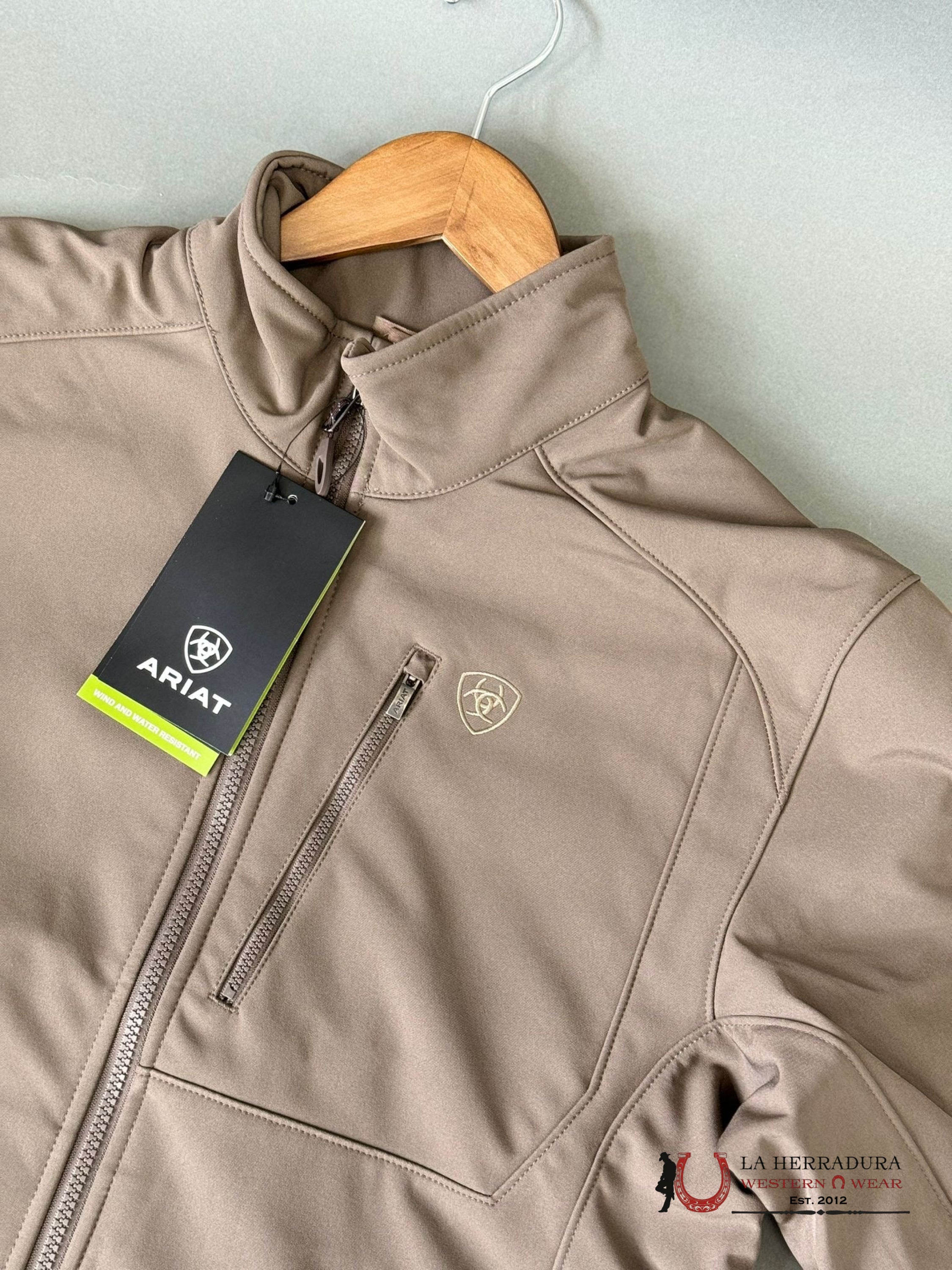 Ariat Jacket Logo 2.0 Softshell Banyan Bark Ropa Hombres