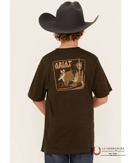 ARIAT KIDS TSHIRT -BOYS DARK OLIVE ARIAT ARMADILLO 10054801