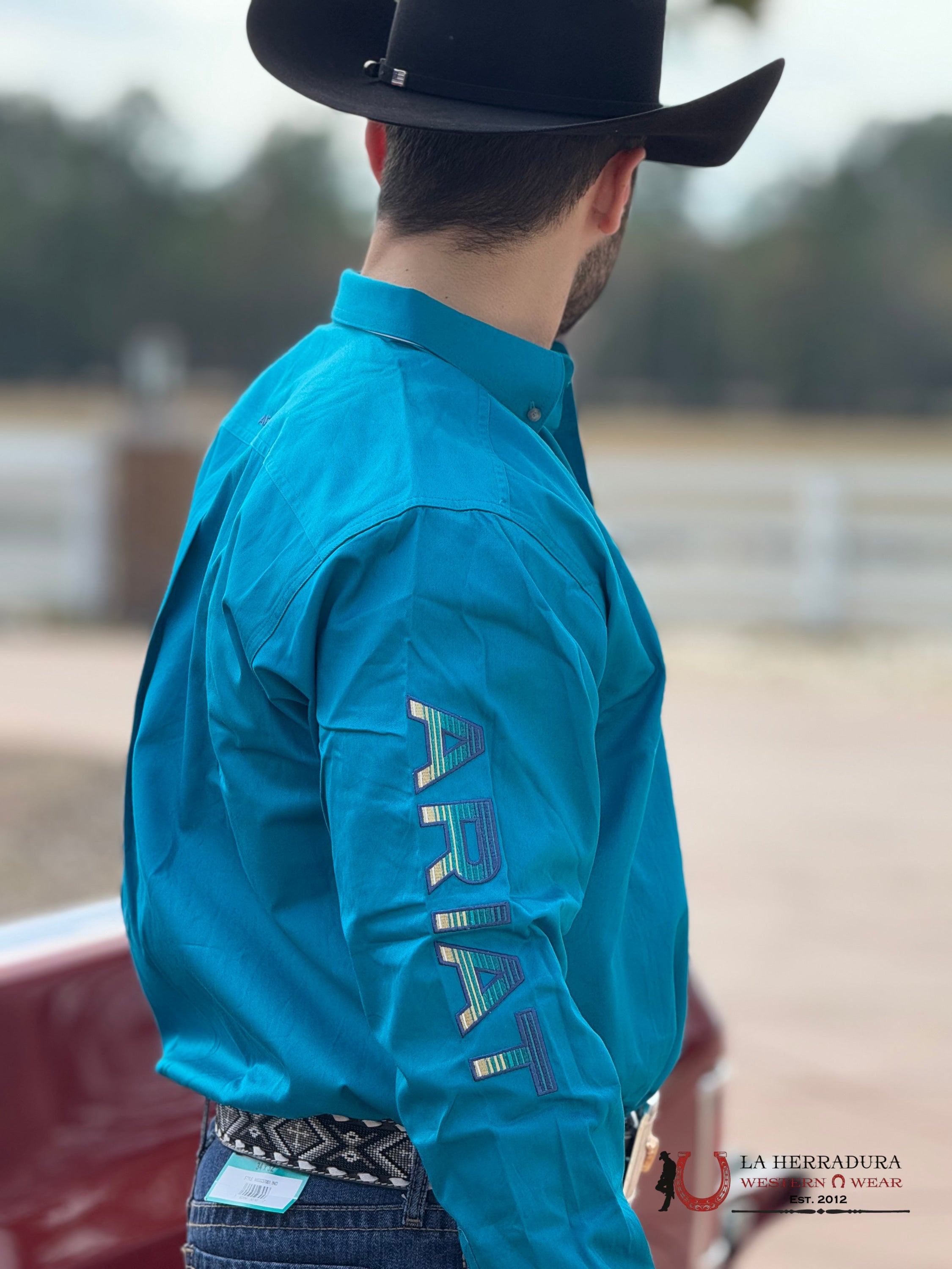 ARIAT TEAM LOGO TWILL CLASSIC LONG SLEEVE AHIRT ENAMEL BLUE CLASSIC FIT - 6720 ROPA HOMBRES