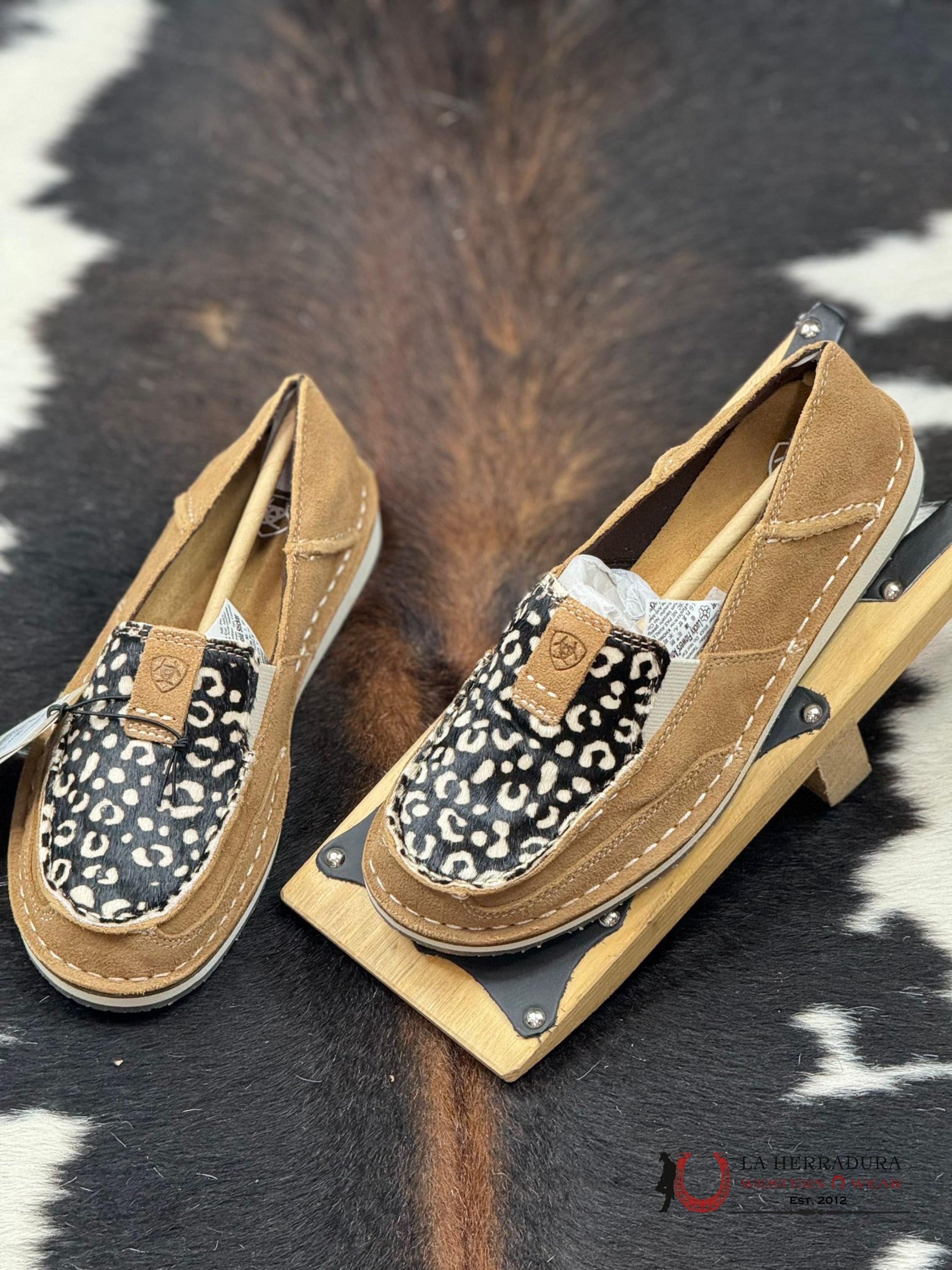 Ariat Womens Cruiser Dark Tan Suede Cream Cheetah Hair On Zapatos Mujeres