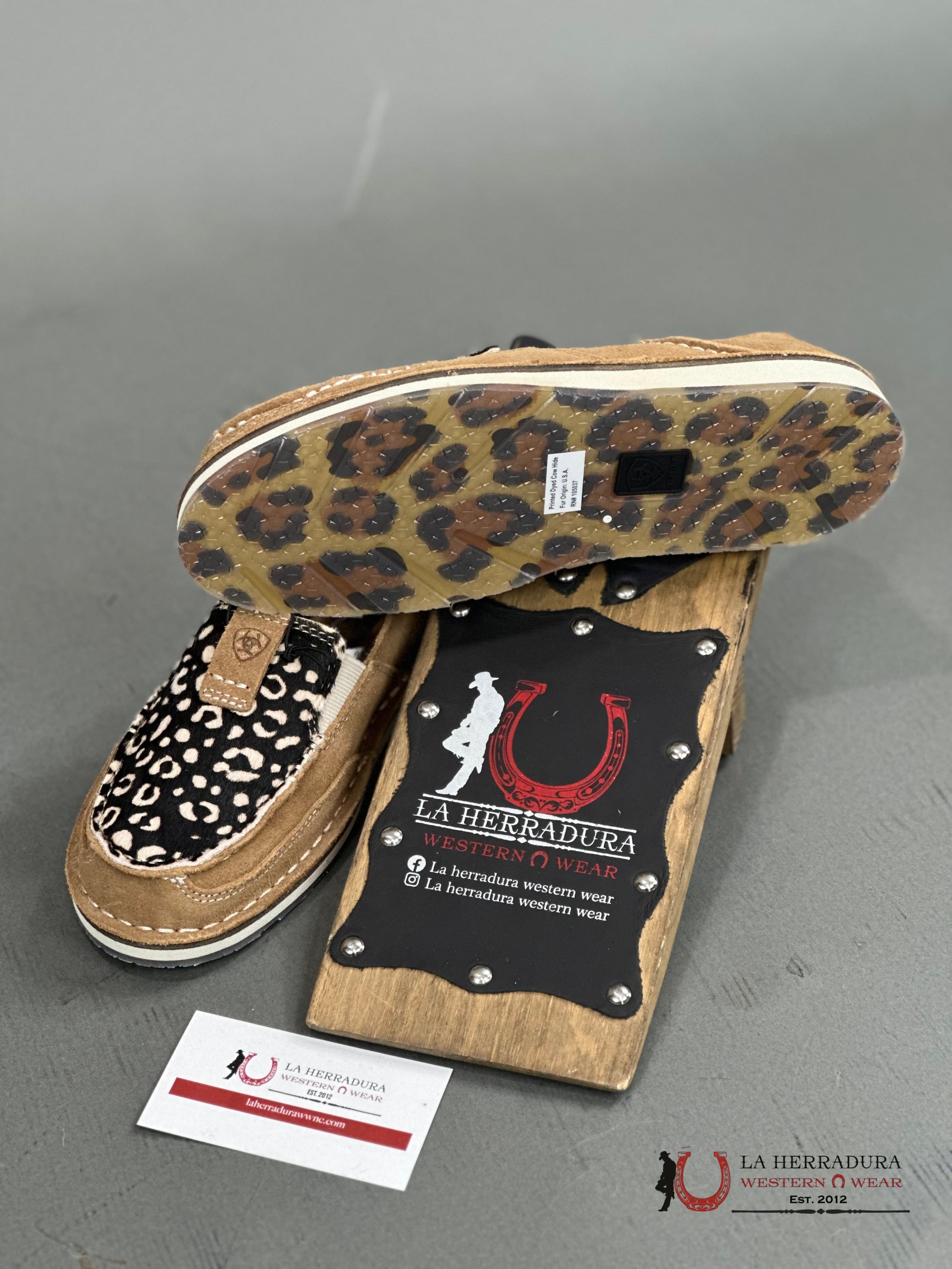 Ariat Womens Cruiser Dark Tan Suede Cream Cheetah Hair On Zapatos Mujeres