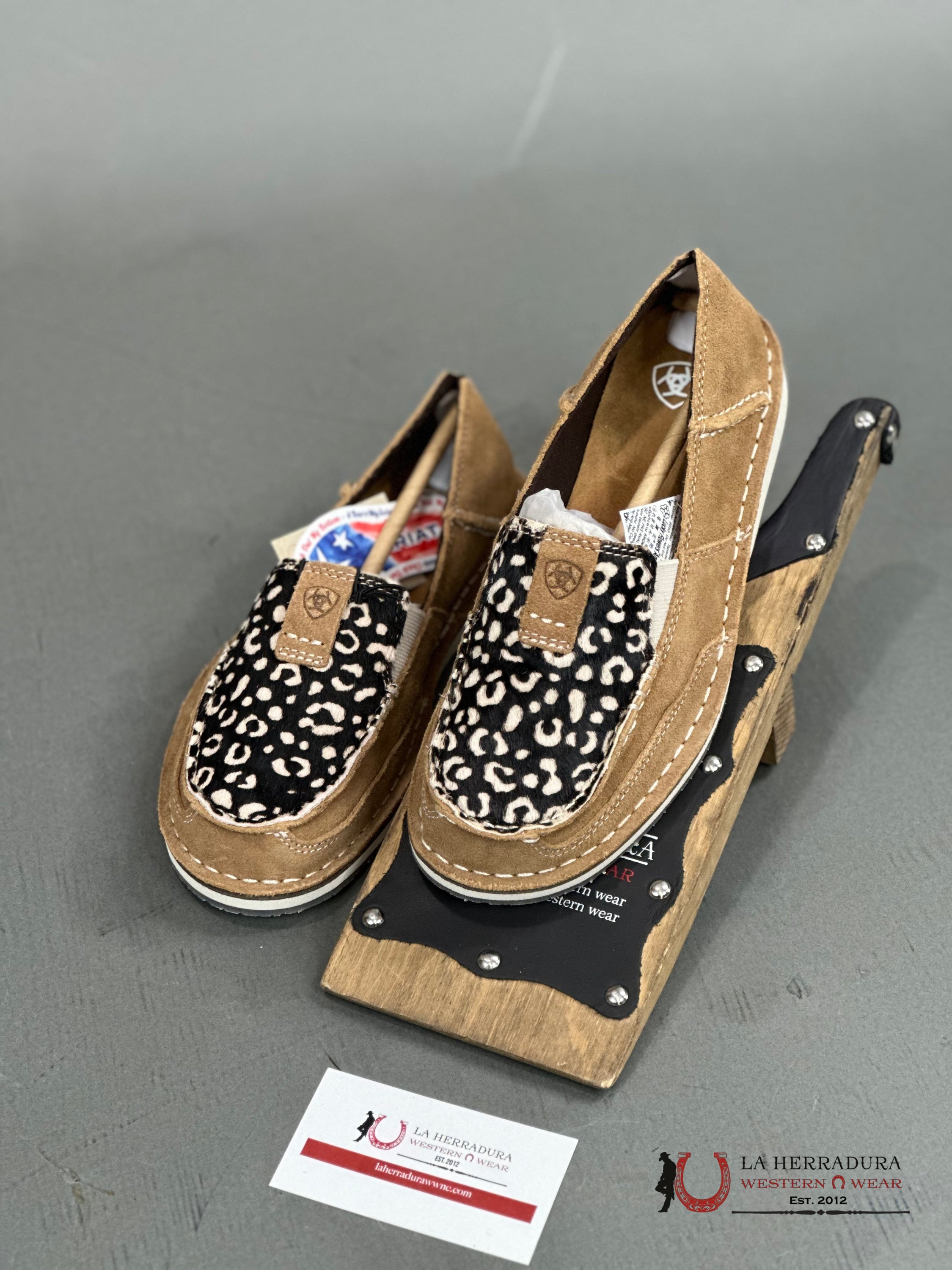 Ariat Womens Cruiser Dark Tan Suede Cream Cheetah Hair On Zapatos Mujeres