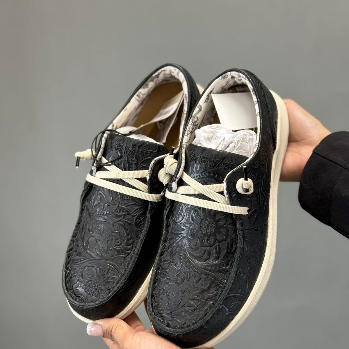 ARIAT WOMENS HILO BLACK FLORAL EMBOSS