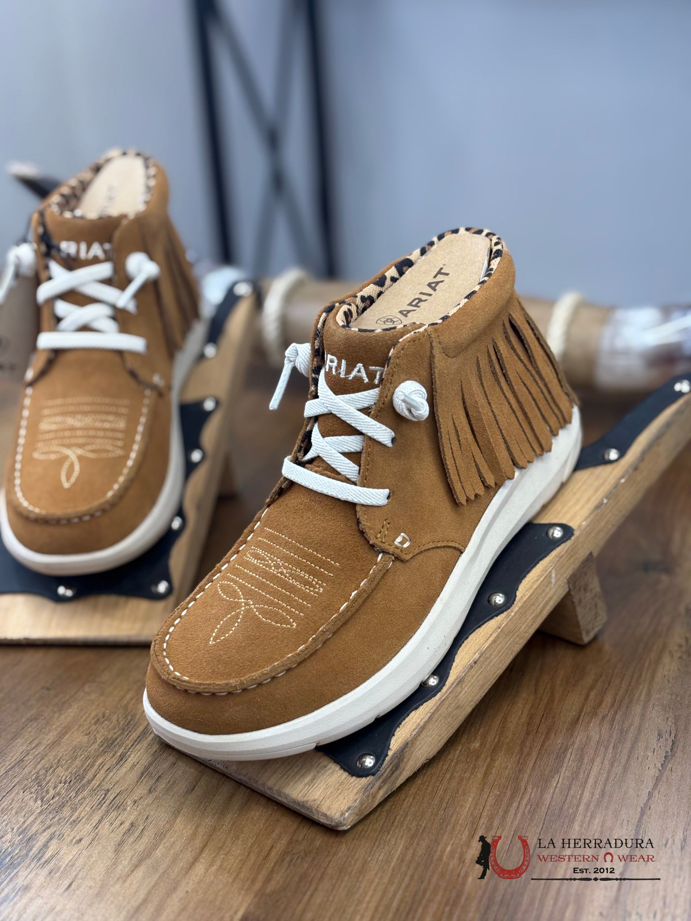 ARIAT WOMENS Hilo High Top Fringe Wheat Suede Shoes - 1166 ZAPATOS MUJERES