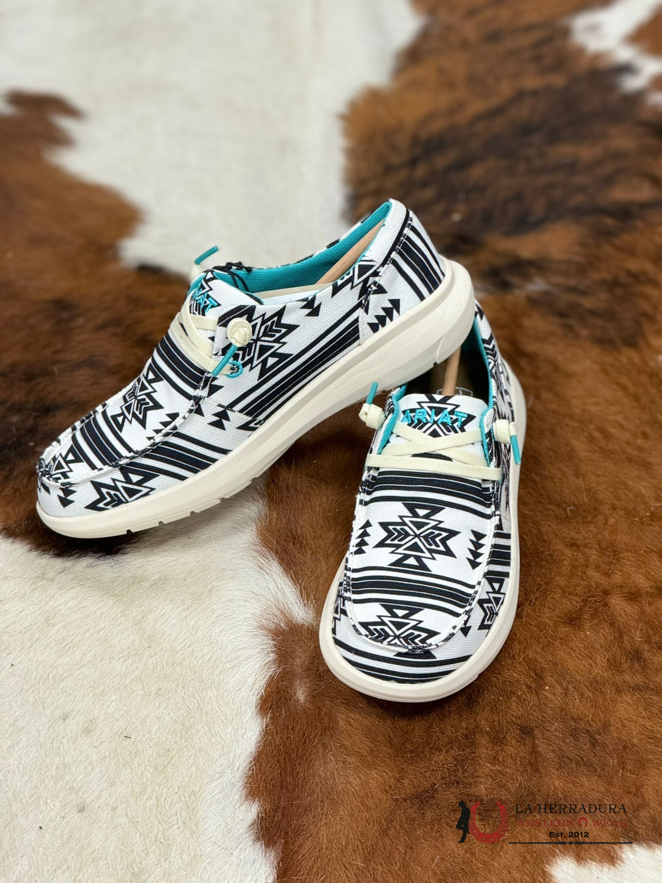 ARIAT WOMENS HILO STARK SOUTHWEST WHITE AZTEC- 10050929