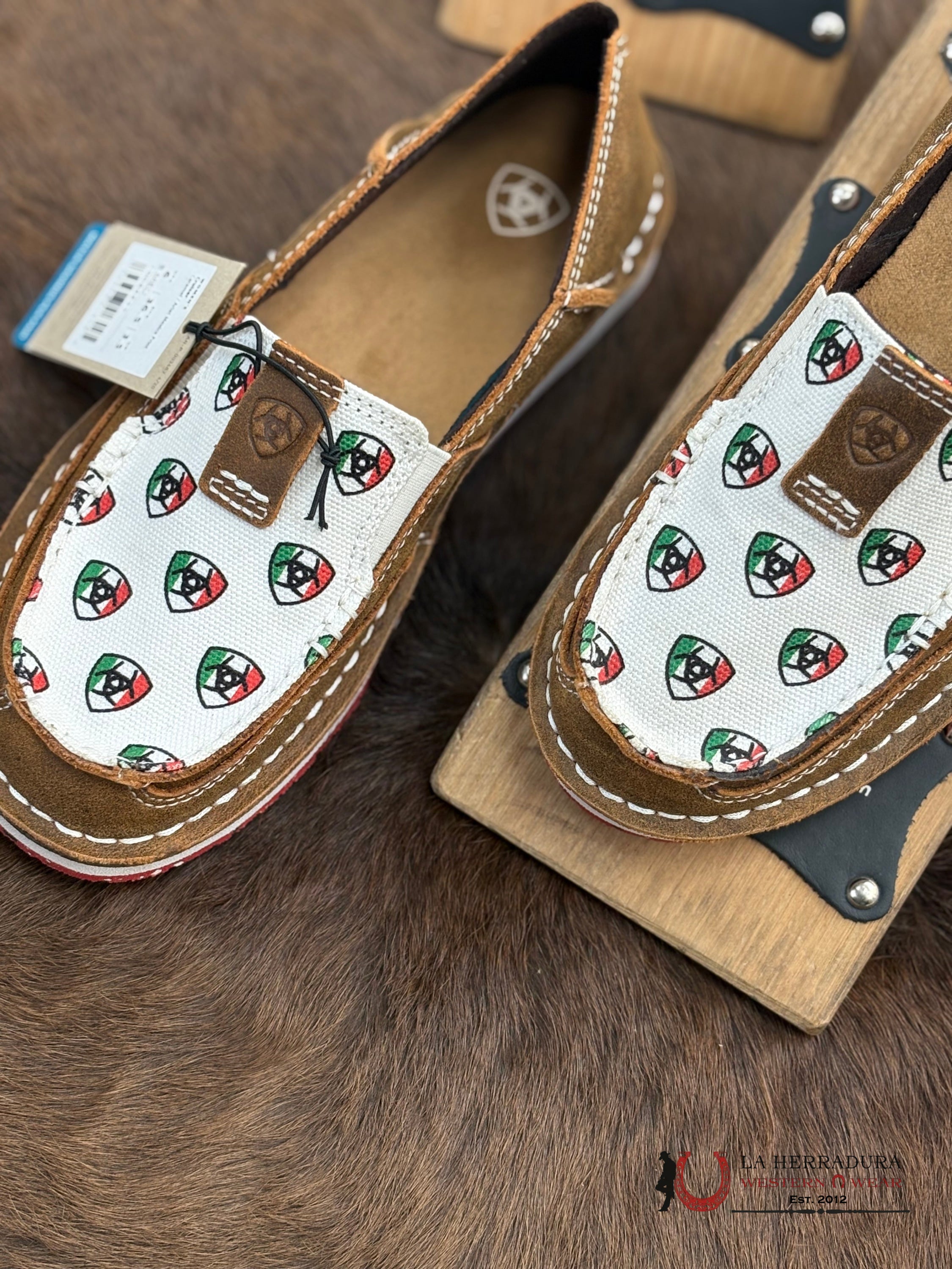 ARIAT WOMENS SLIP ON CRUISER CARAMEL / ARIAT MEXICO PRINT- 4527 ZAPATOS MUJERES