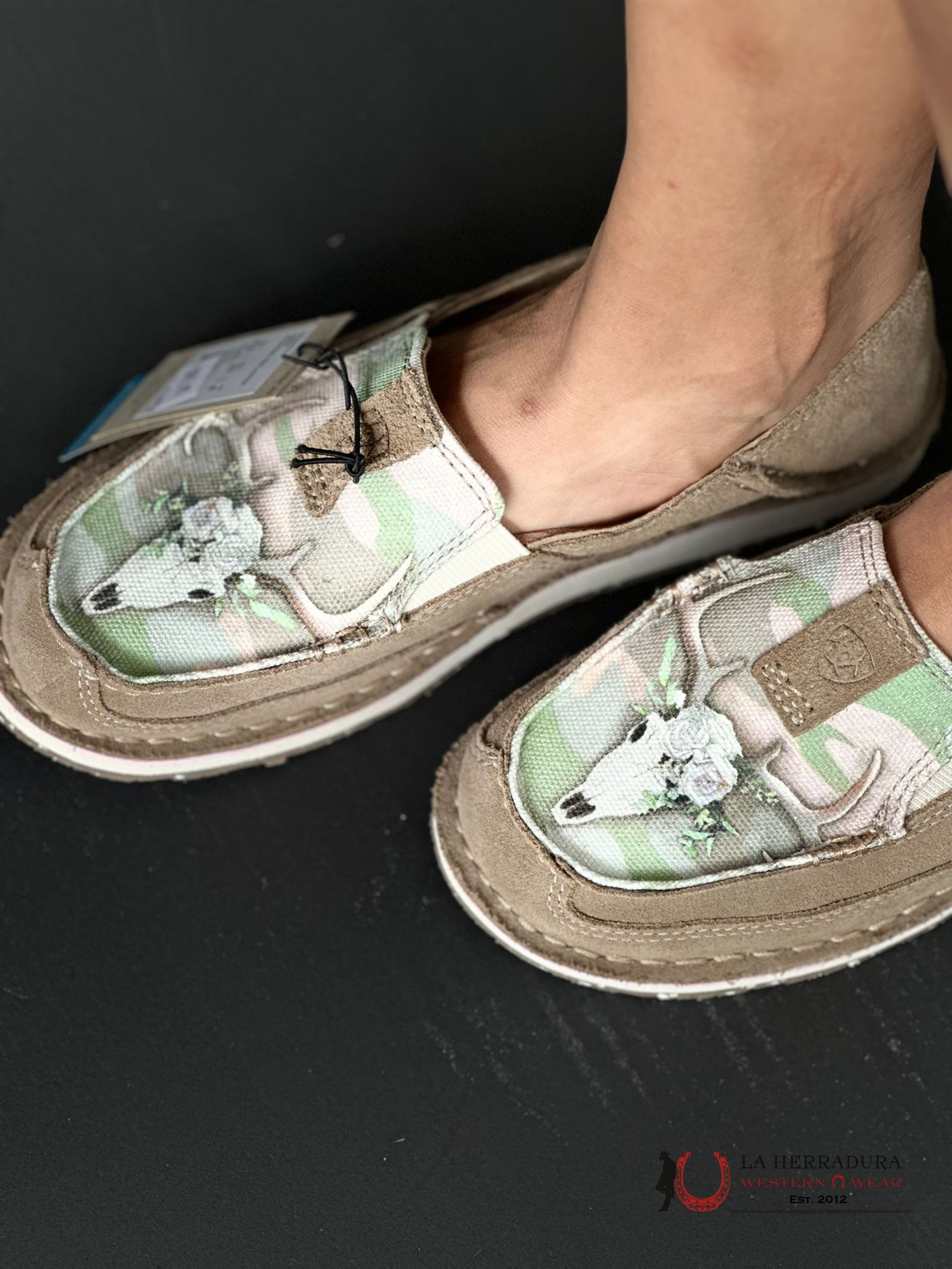 Ariat Womens Slip On Cruiser Relaxed Bark / Doe Camo Print Zapatos Mujeres