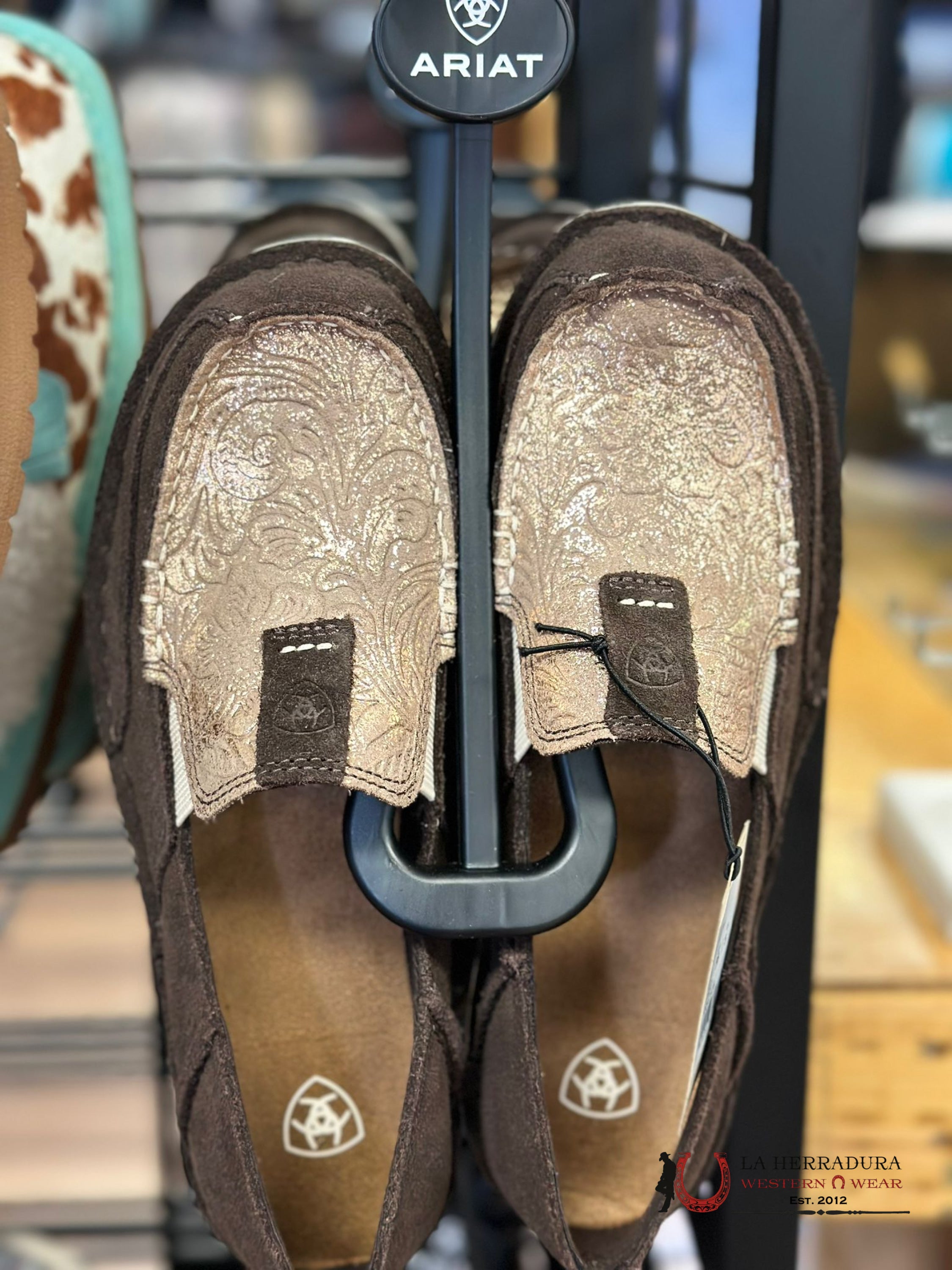 Ariat Womens Slip On Crusier Azteca Suede/Matallic Copper Floral Zapatos Mujeres