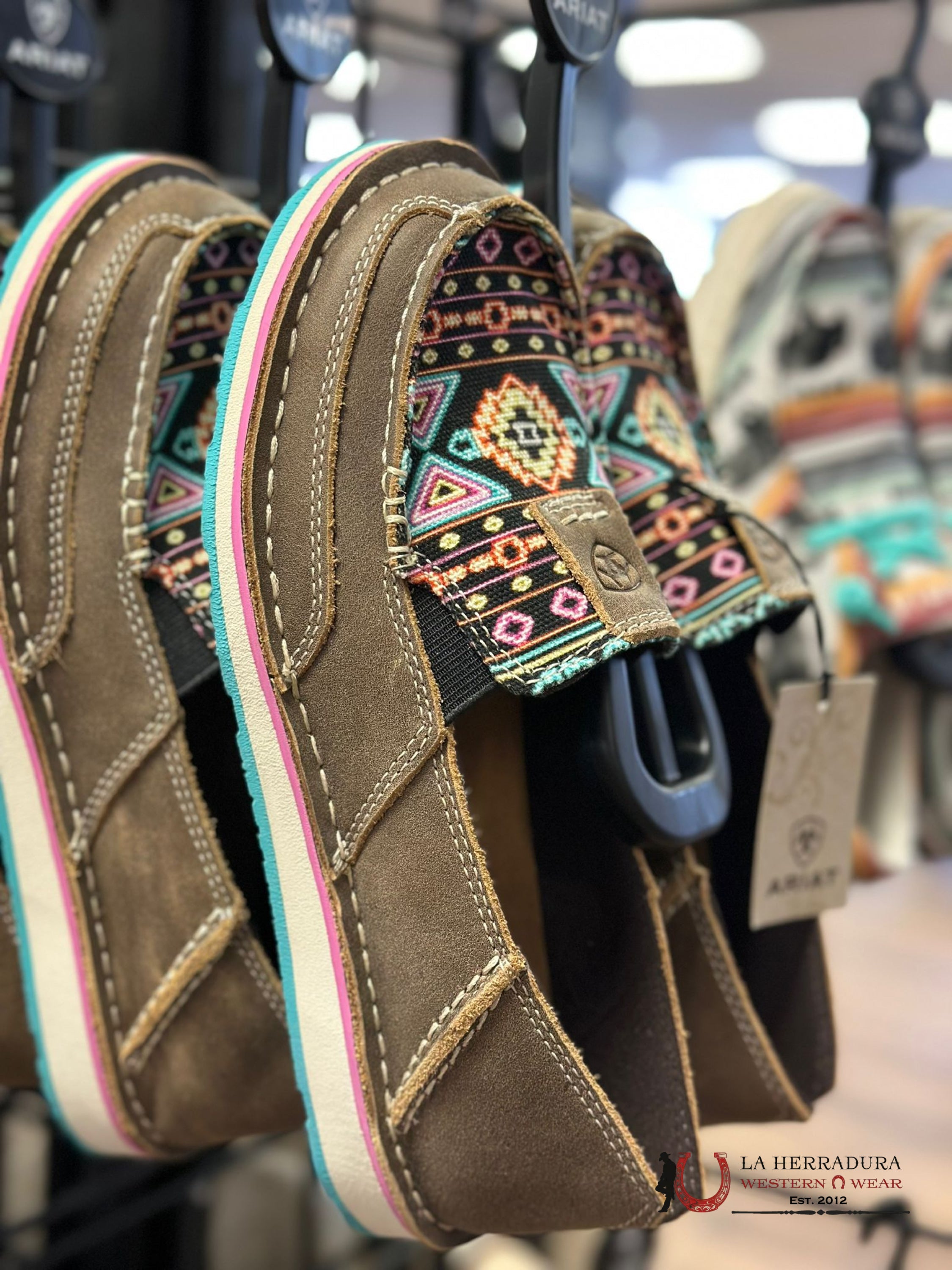 Ariat Womens Slip On Crusier Brown Bomber Neon Lights Zapatos Mujeres