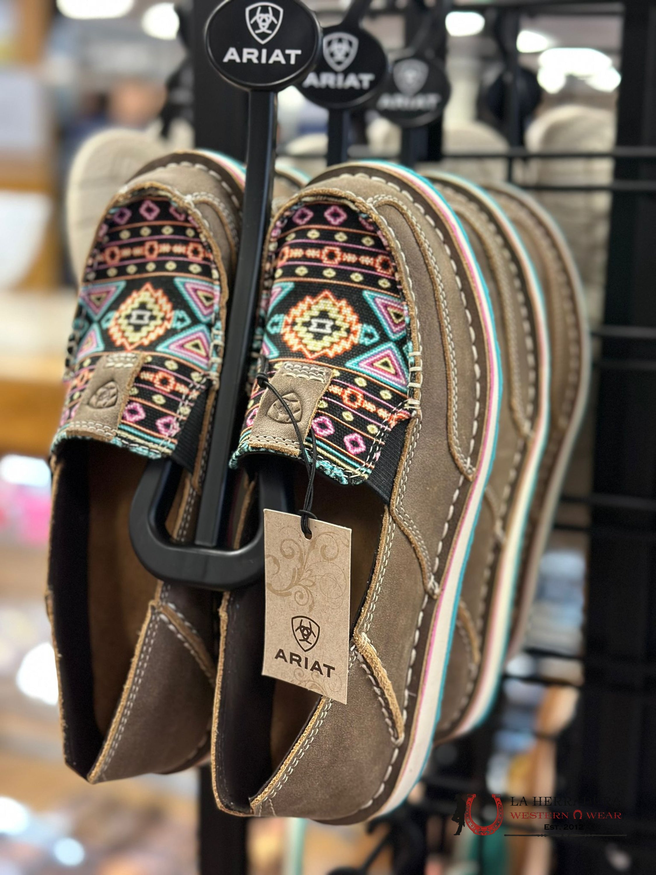 Ariat Womens Slip On Crusier Brown Bomber Neon Lights Zapatos Mujeres