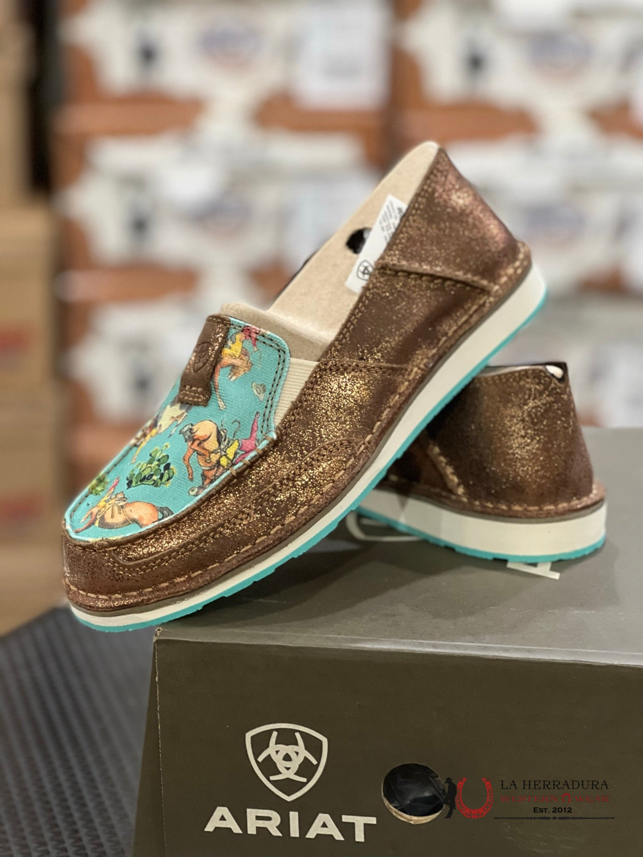 Ariat Women’s Slip On Crusier Cooper Metallic/Bucking Turquiose Zapatos Mujeres