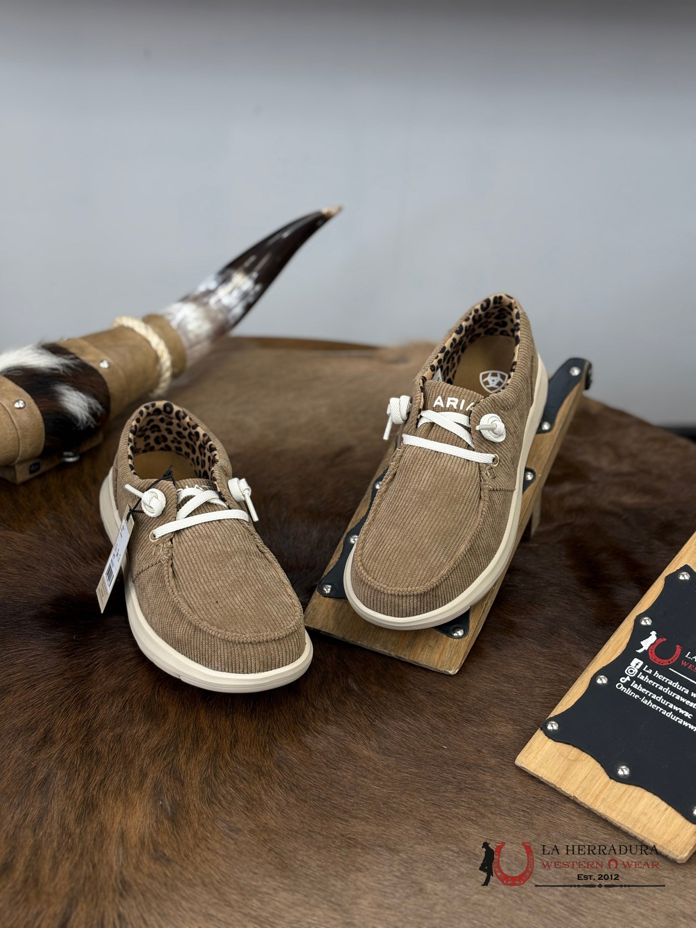 Ariat Womens Slip On Hilo Tan Cordyuroy Zapatos Mujeres