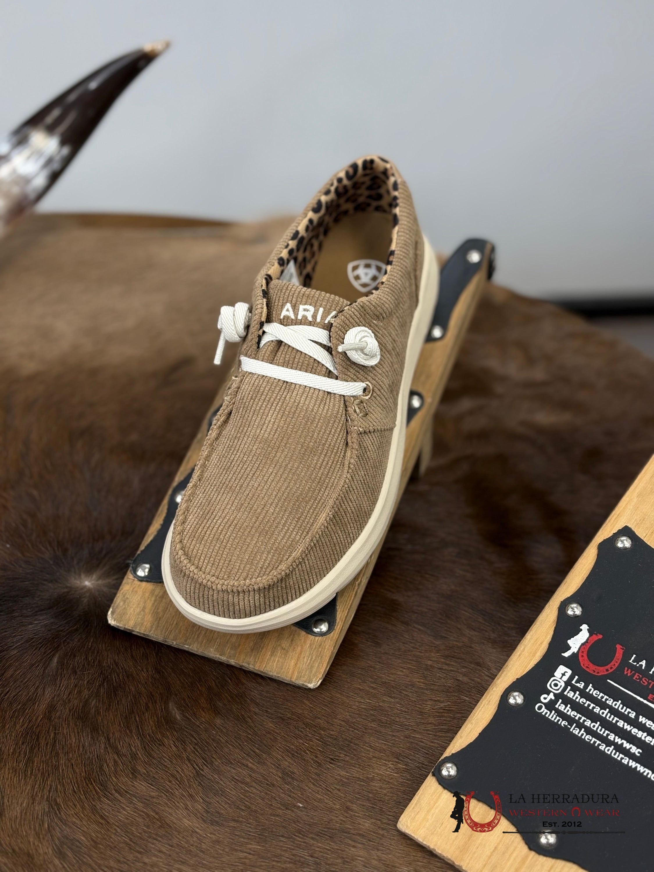 Ariat Womens Slip On Hilo Tan Cordyuroy Zapatos Mujeres