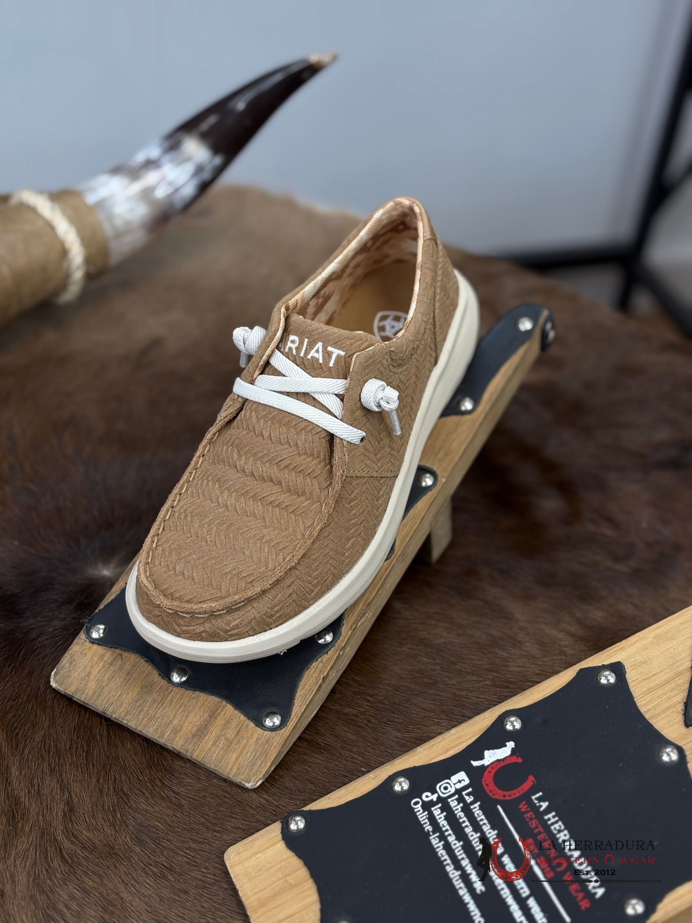 Ariat Womens Slip On Hilo Tan Woven Emboss Zapatos Mujeres