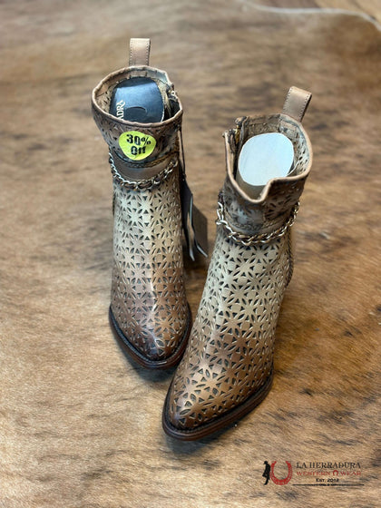 BOTA DE PIEL DE RES CON ACABADO DEGRADADO COLOR MIEL CU572