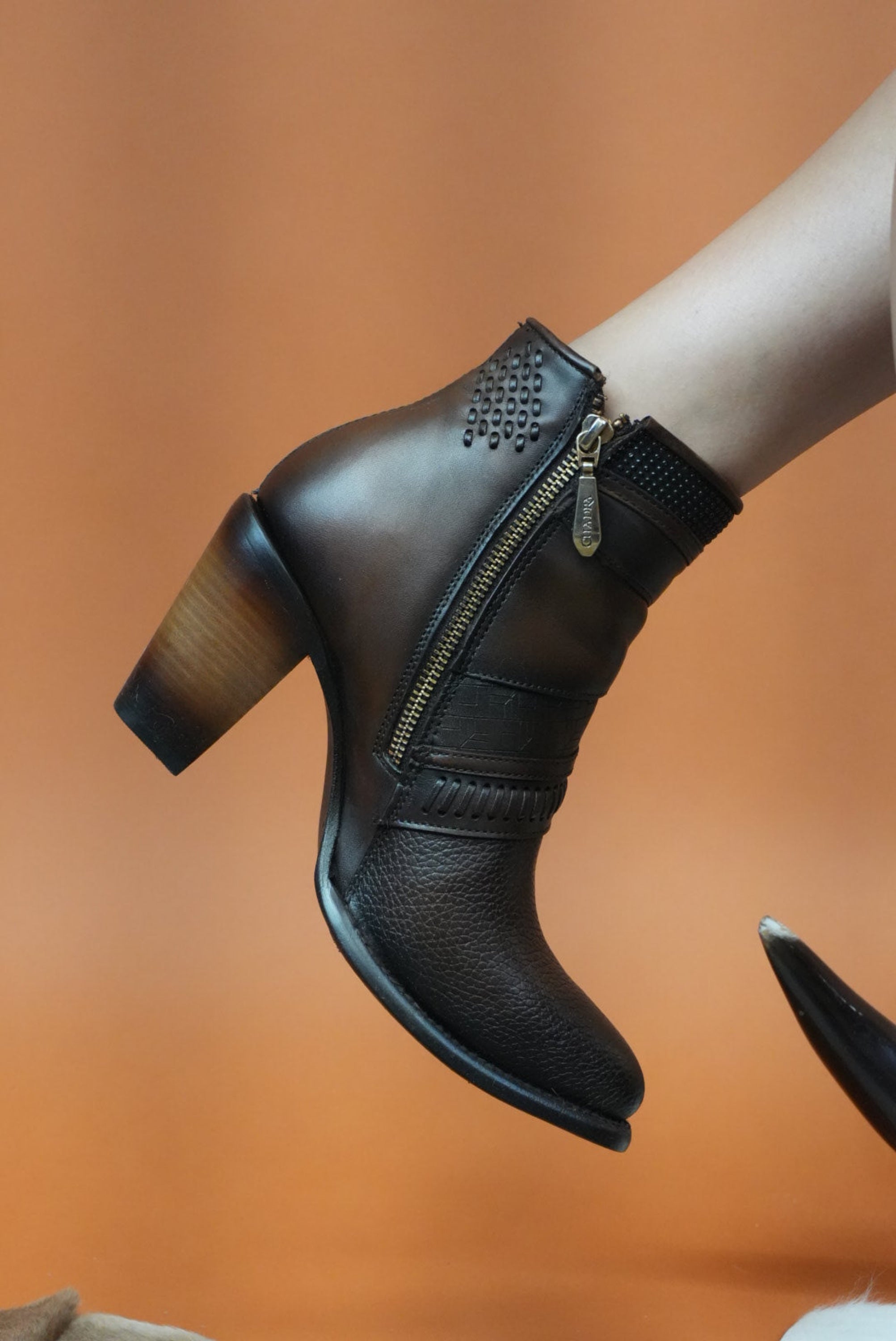 Botin Cuadra RES SANTANA MIEL LASER WOVEN ROUND TOE BOTAS MUJERES