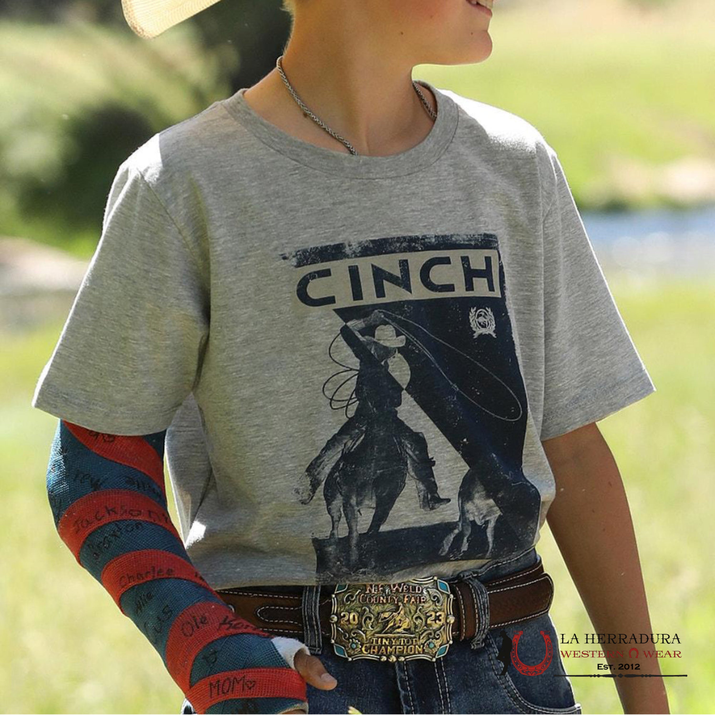 CINCH BOYS TSHIRT-GREY GRAPHIC HORSE RIDER MTT7670164 NIÑOS
