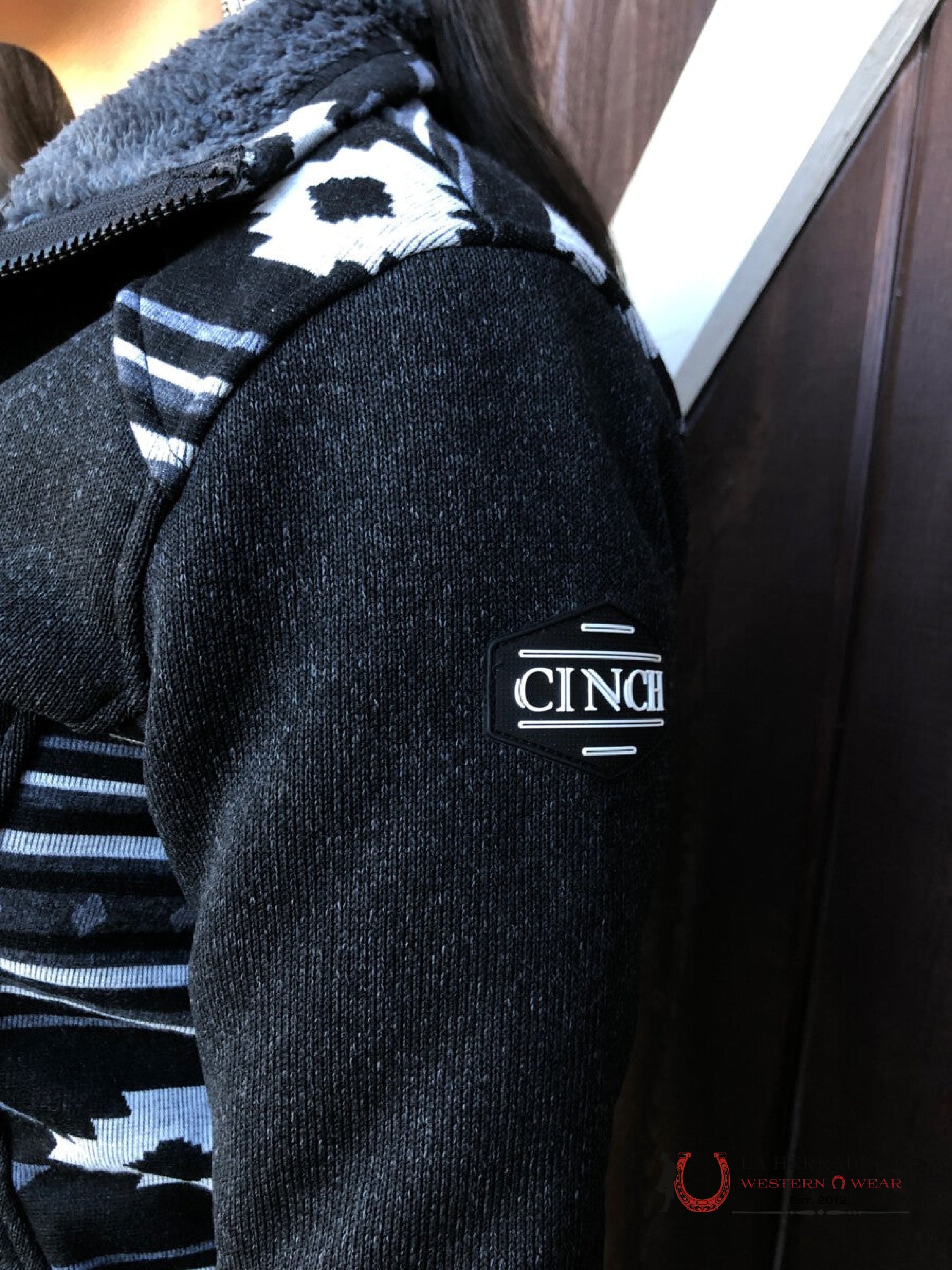 CINCH HOODIE BLACK WHOTE AZTEC PRINT MAJ9840001 ROPA MUJERES