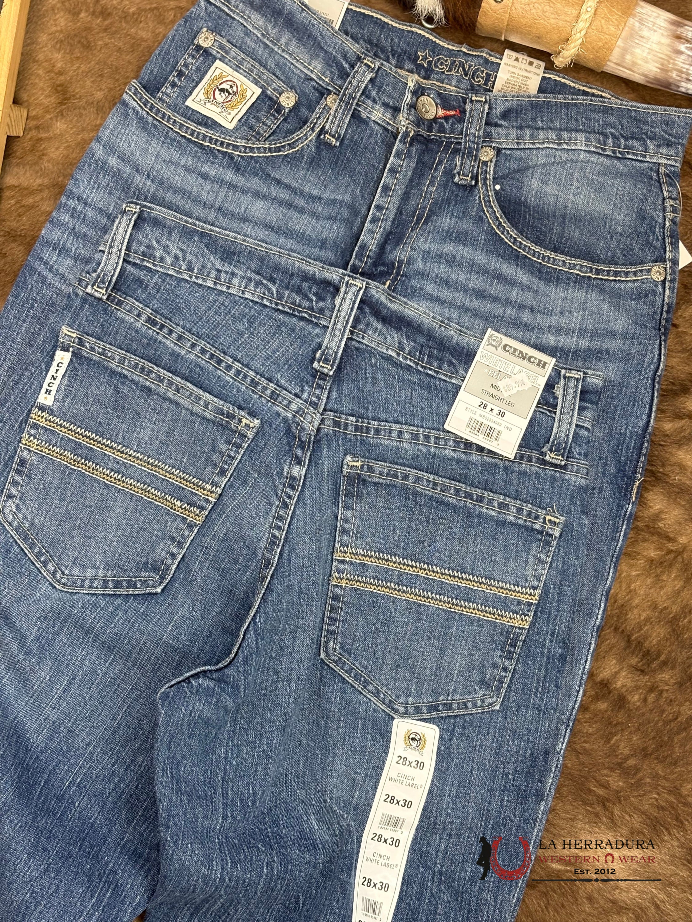 CINCH JEAN WHITE LABLE MEDIUM JEAN COLOR MID RISE RELAXED STRAIGHT LEG - 4060 ROPA HOMBRES