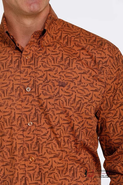 CAMISA DE CABALLERO CINCH CON BOTONES, ESTAMPADO DE ARMAS, CAFÉ MTW1105455